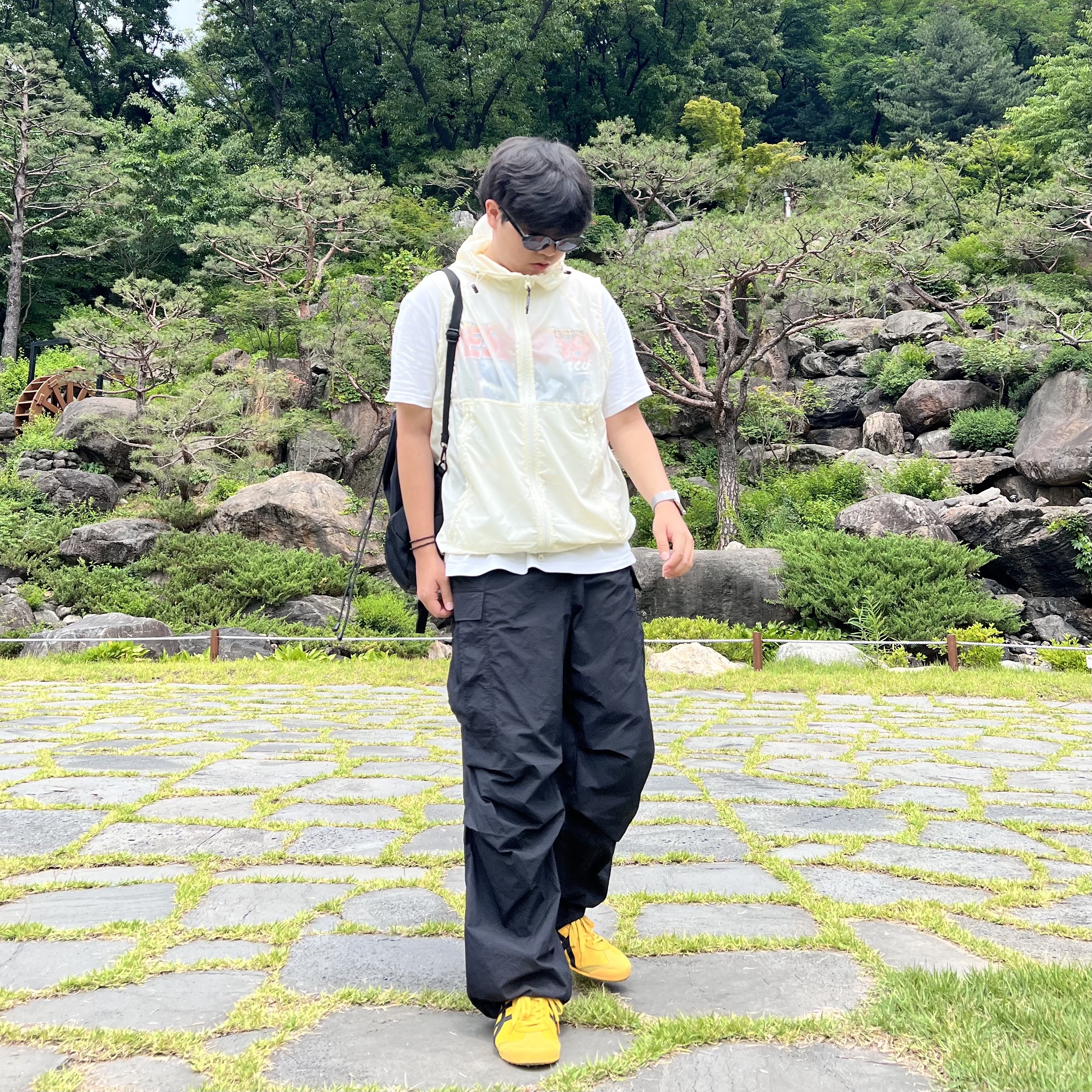 Onitsuka Tiger Mexico 66 Yellow Black 착용 스타일 - 3