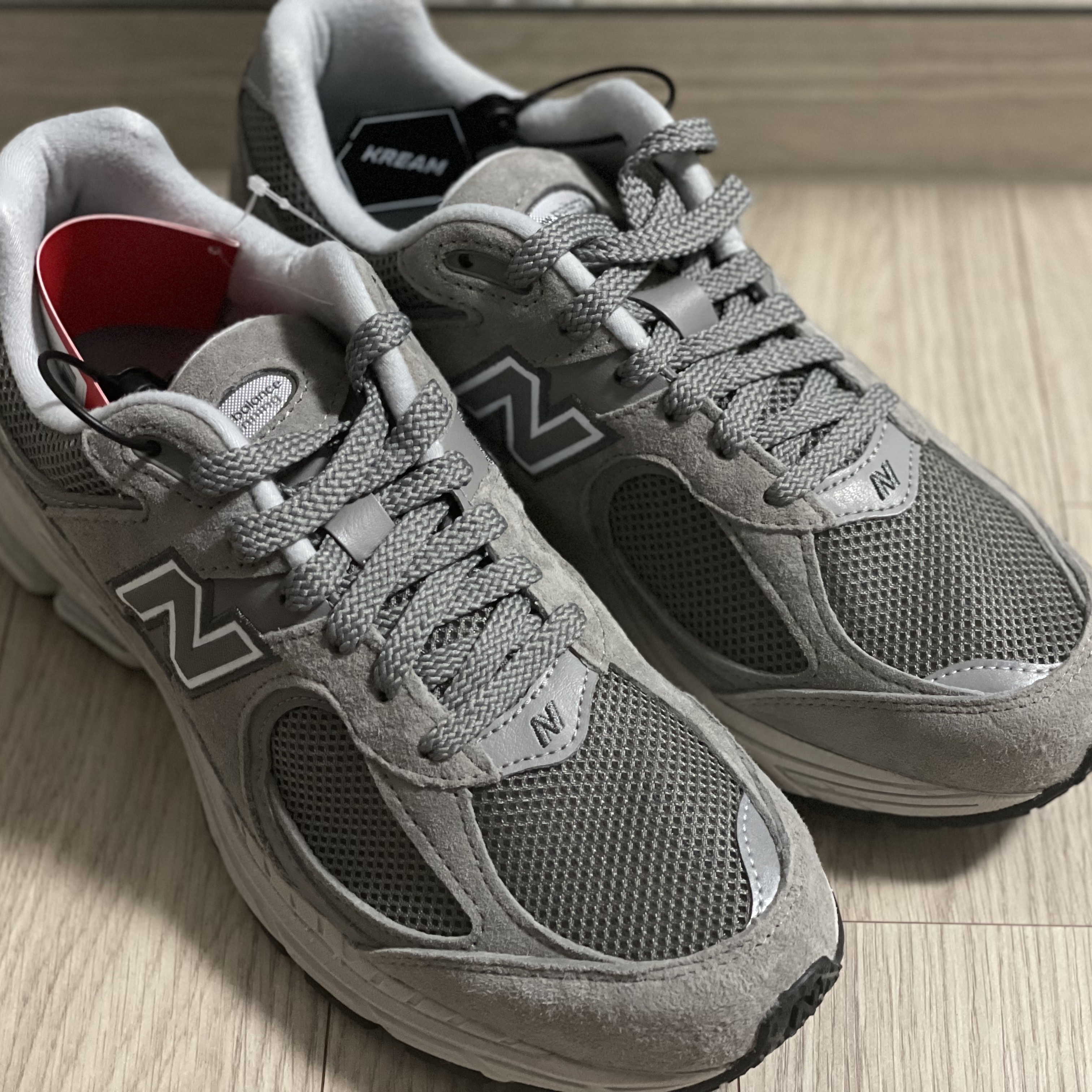 New Balance 2002R Grey 착용 스타일 - 2