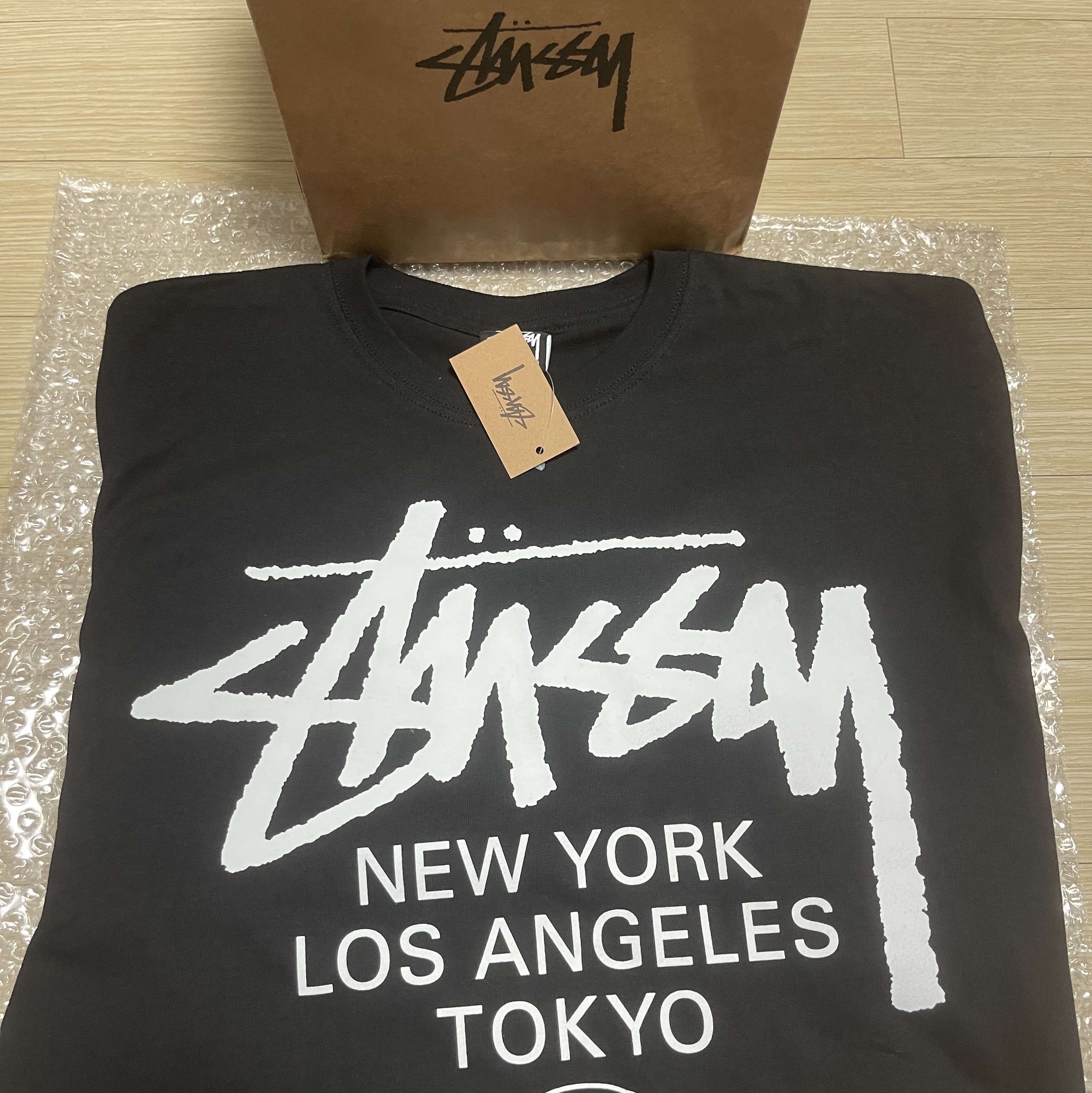 Stussy World Tour T-Shirt Black 2023 착용 스타일