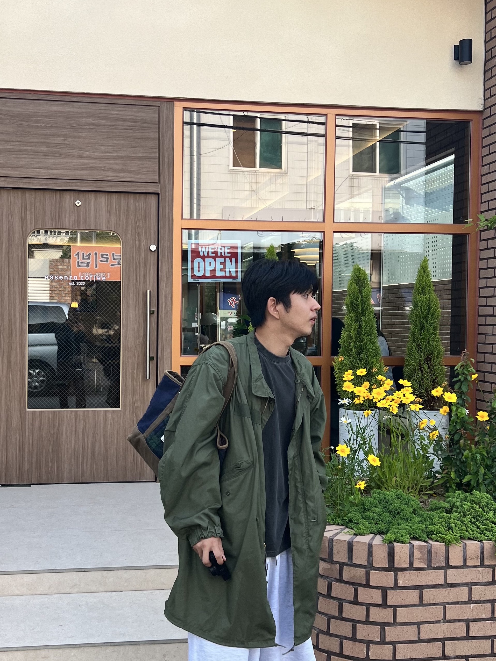 아디다스 삼바 OG 블랙 화이트 검 착용 스타일 - 3
