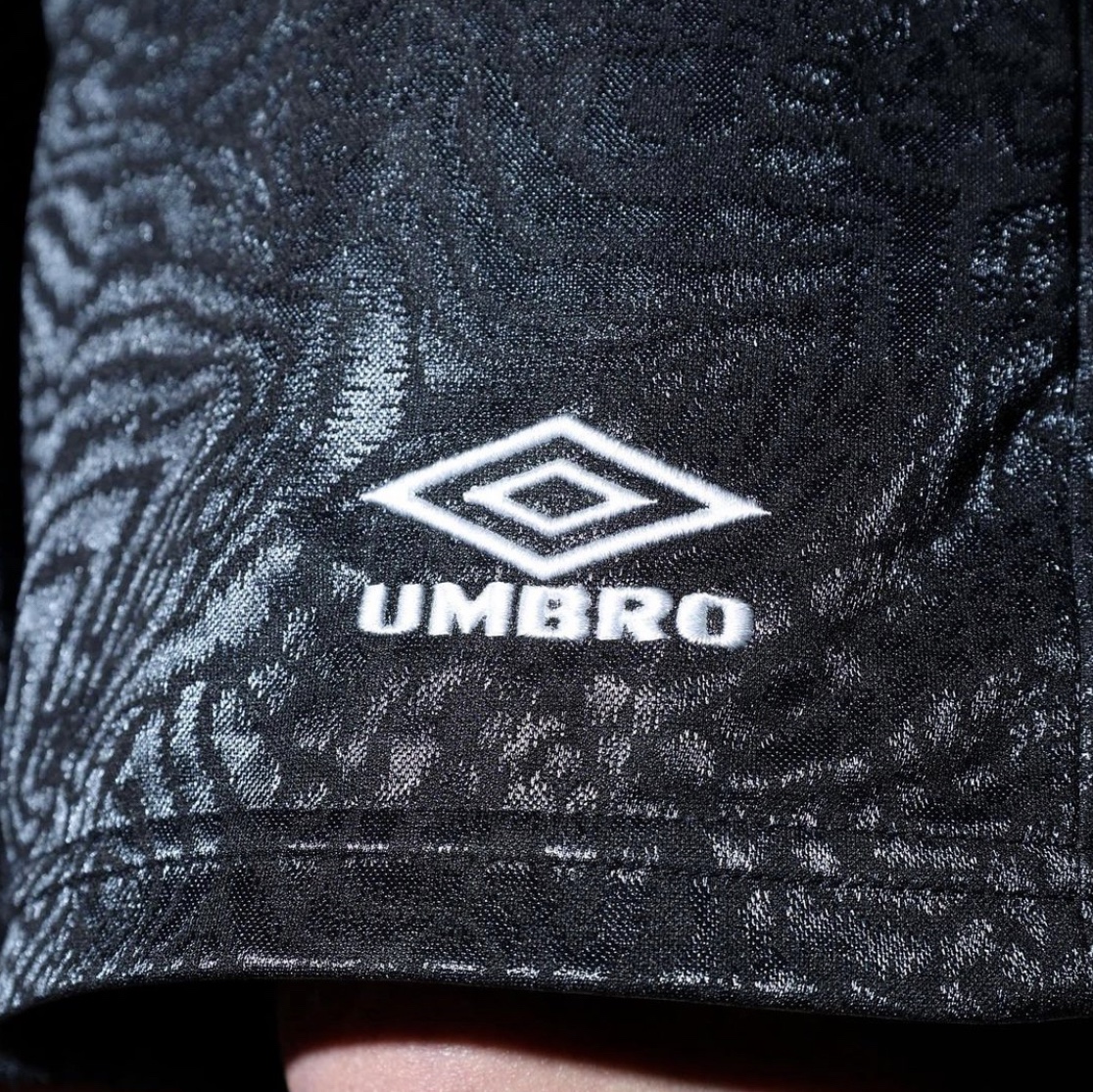 Supreme Pigment Canvas S Logo 6-Panel Lime - 23SS, Supreme x Umbro Jacquard Animal Print Soccer Jersey White - 23SS 착용 스타일 - 4