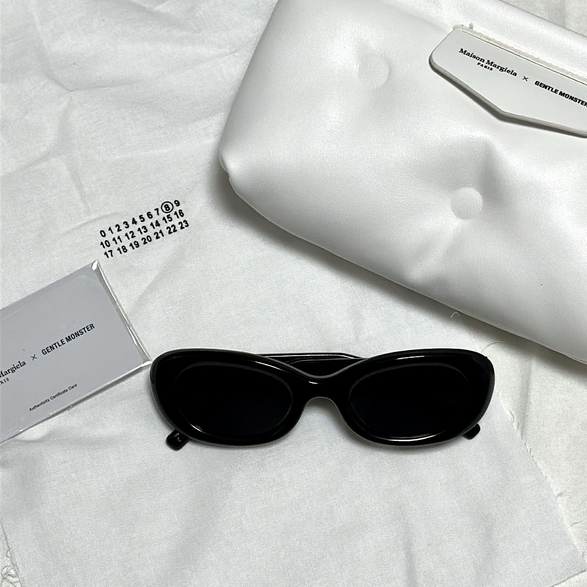 Gentle Monster x Maison Margiela MM004 Black Black 착용 스타일