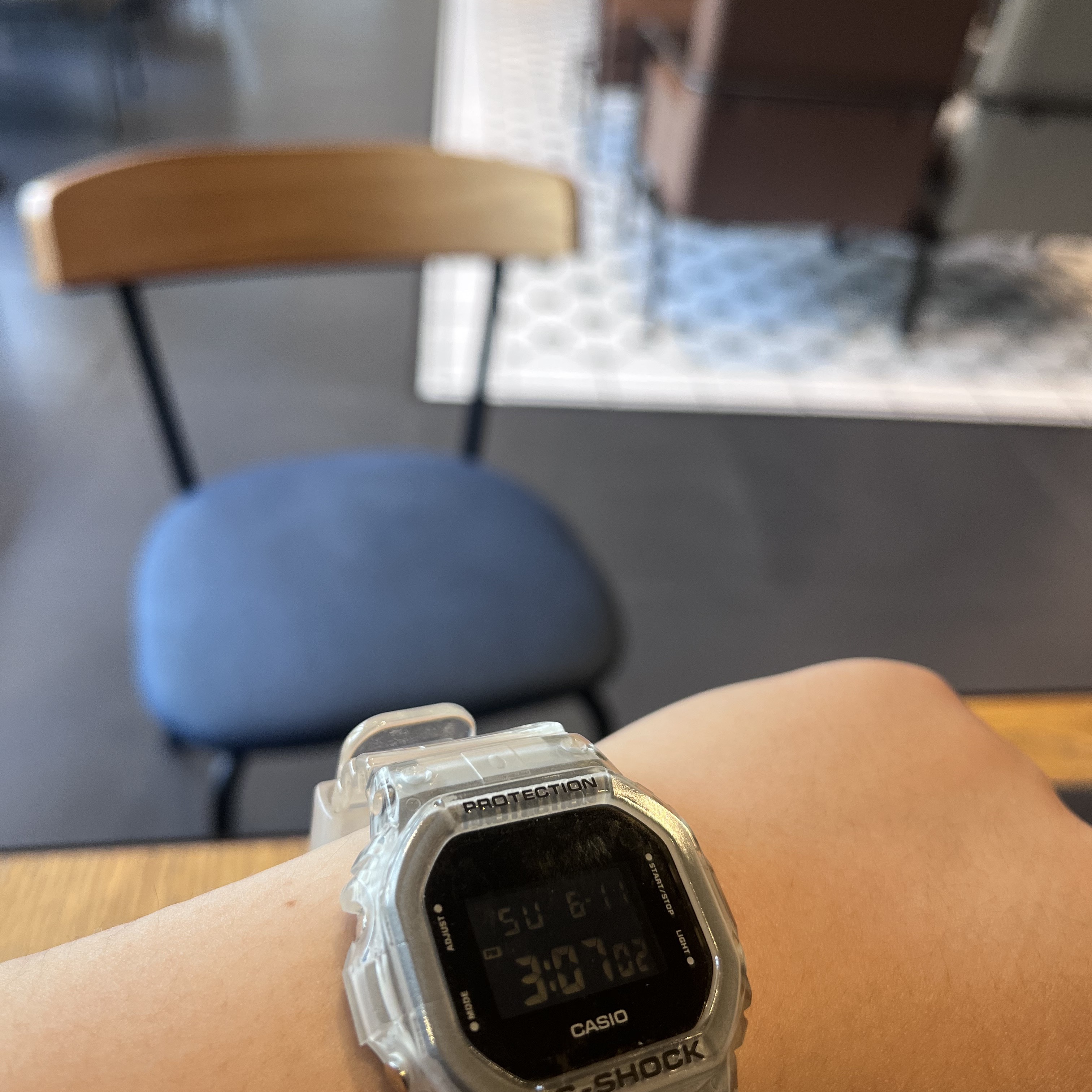 Casio G-Shock DW-5600SKE-7 착용 스타일