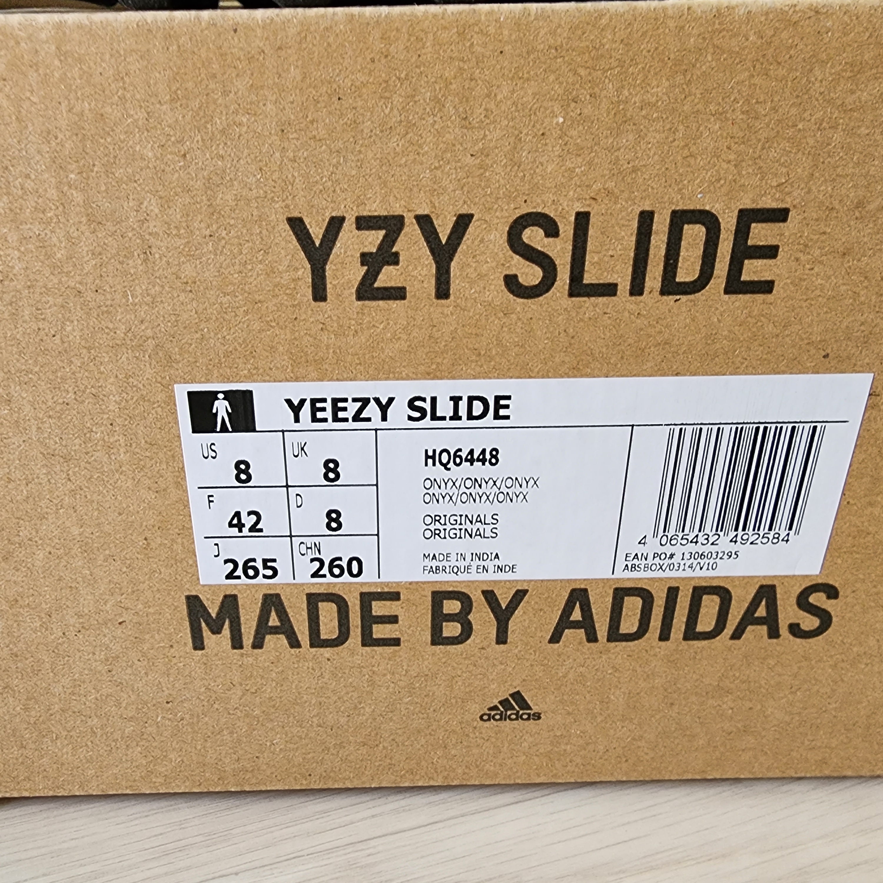 Adidas Yeezy Slide Onyx 착용 스타일 - 3