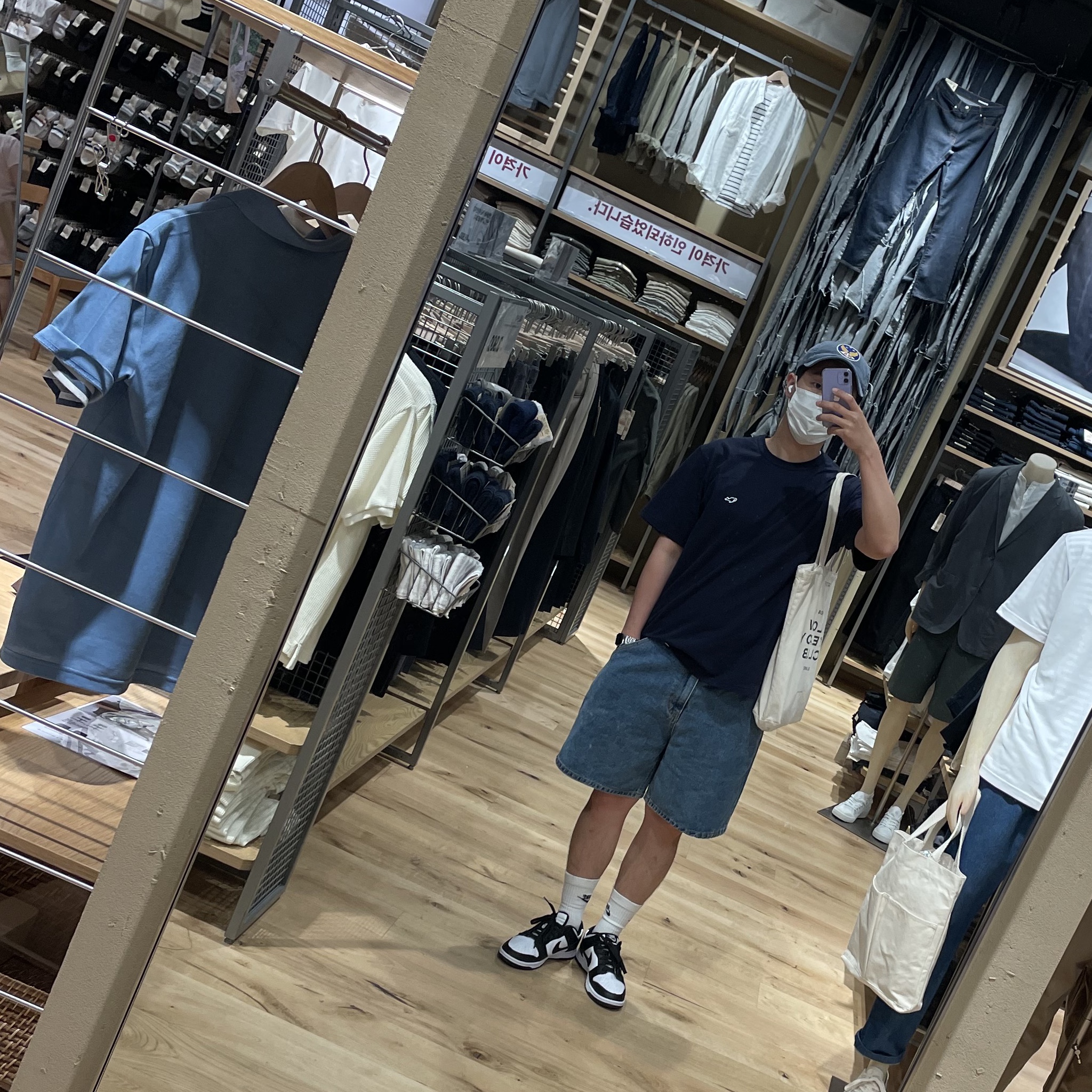 나이키 덩크 로우 레트로 블랙, 더블알엘 가먼트 다잉 트윌 볼캡 블루 착용 스타일 - 2