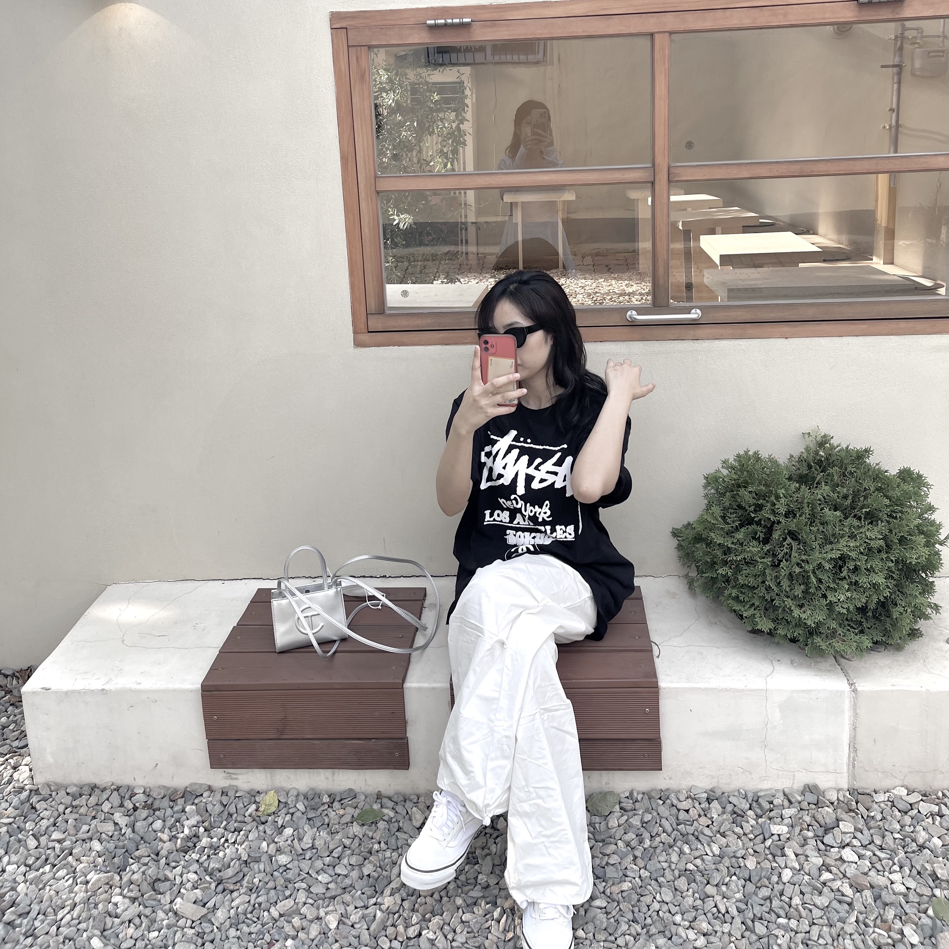 Telfar Small Shopping Bag Silver, Vans Vault x CDG Old Skool LX White 착용 스타일 - 1