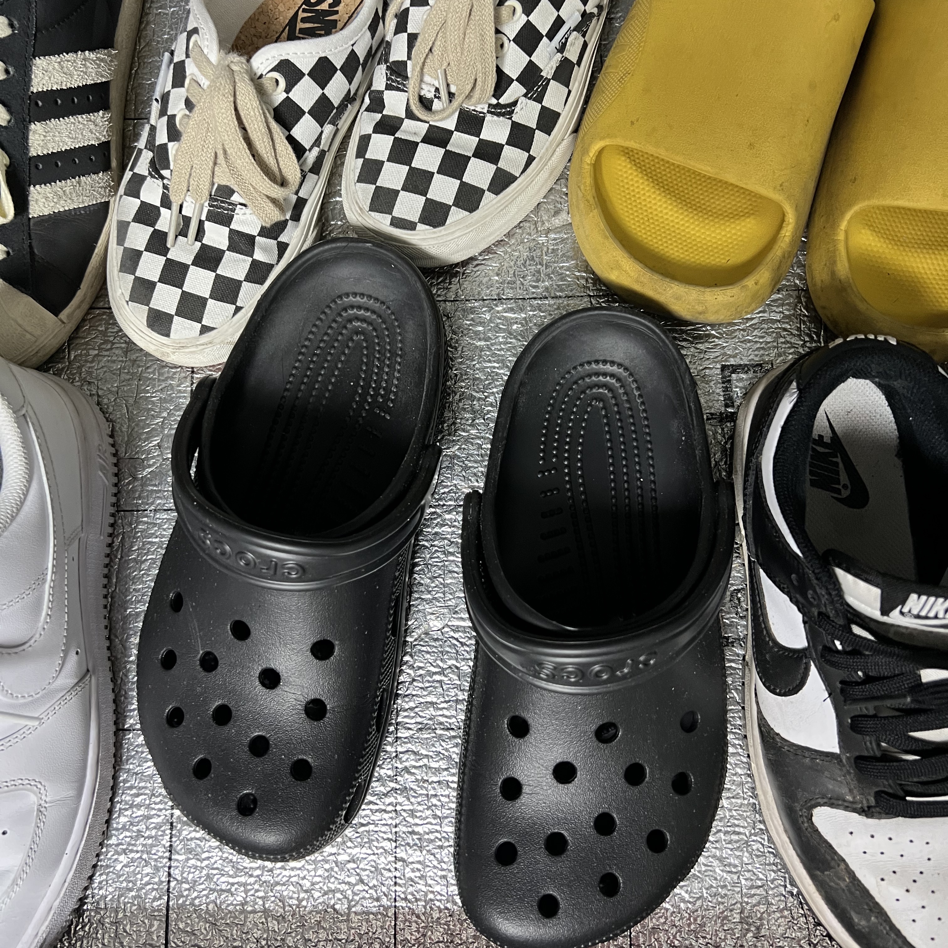 Crocs Classic Clog Black 착용 스타일