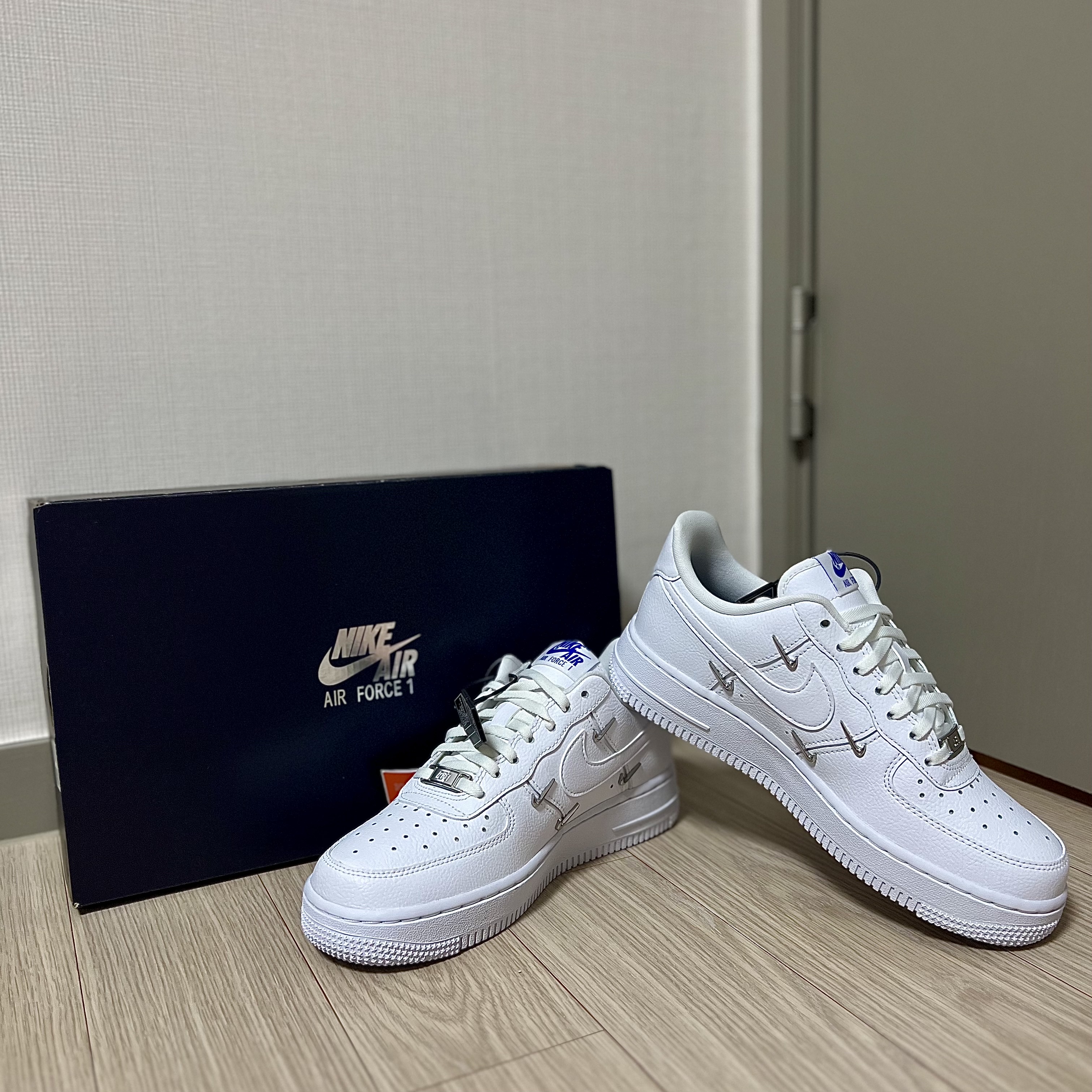 (W) Nike Air Force 1 Low '07 LX Chrome Luxe 착용 스타일 - 2