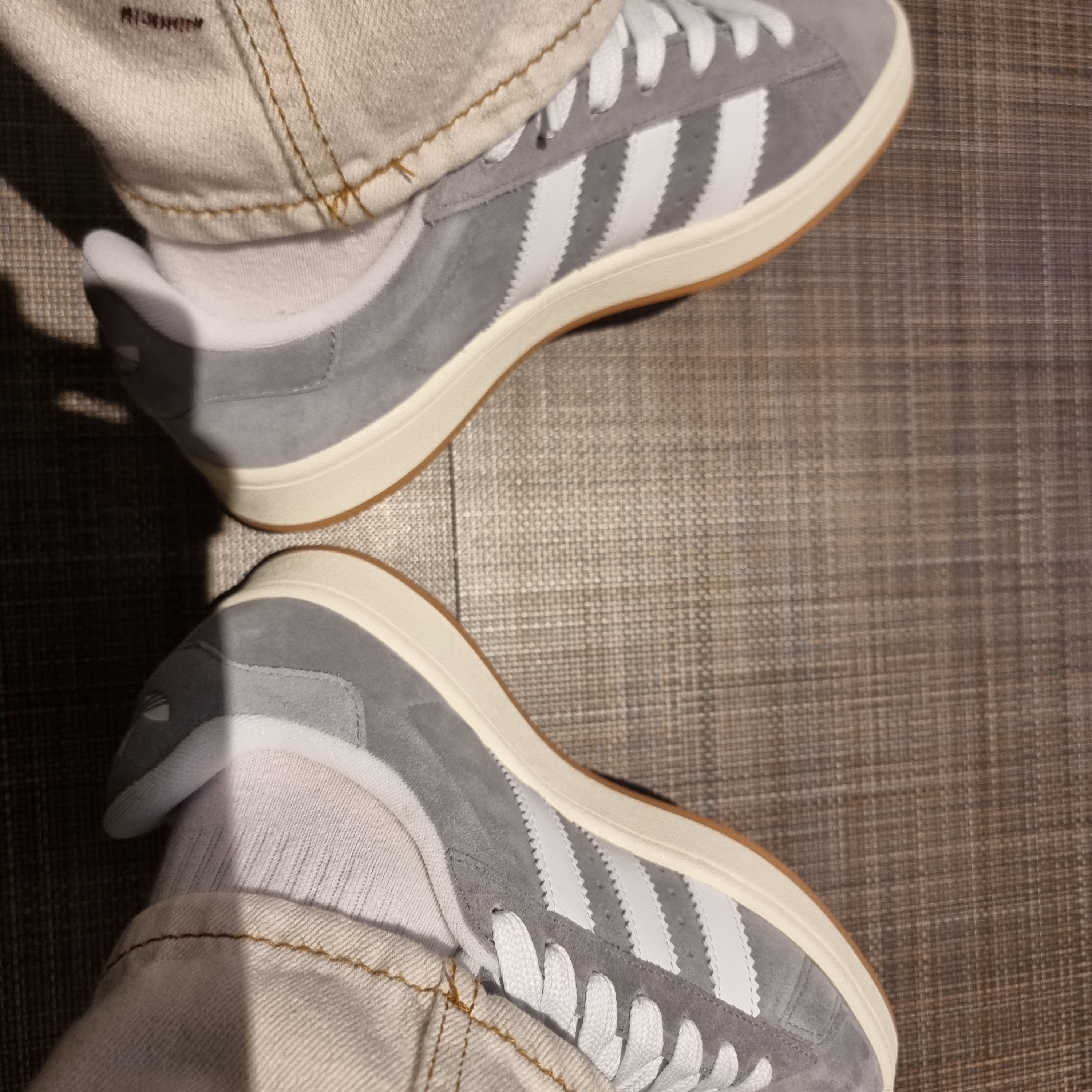 Adidas Campus 00s Grey Cloud White 착용 스타일