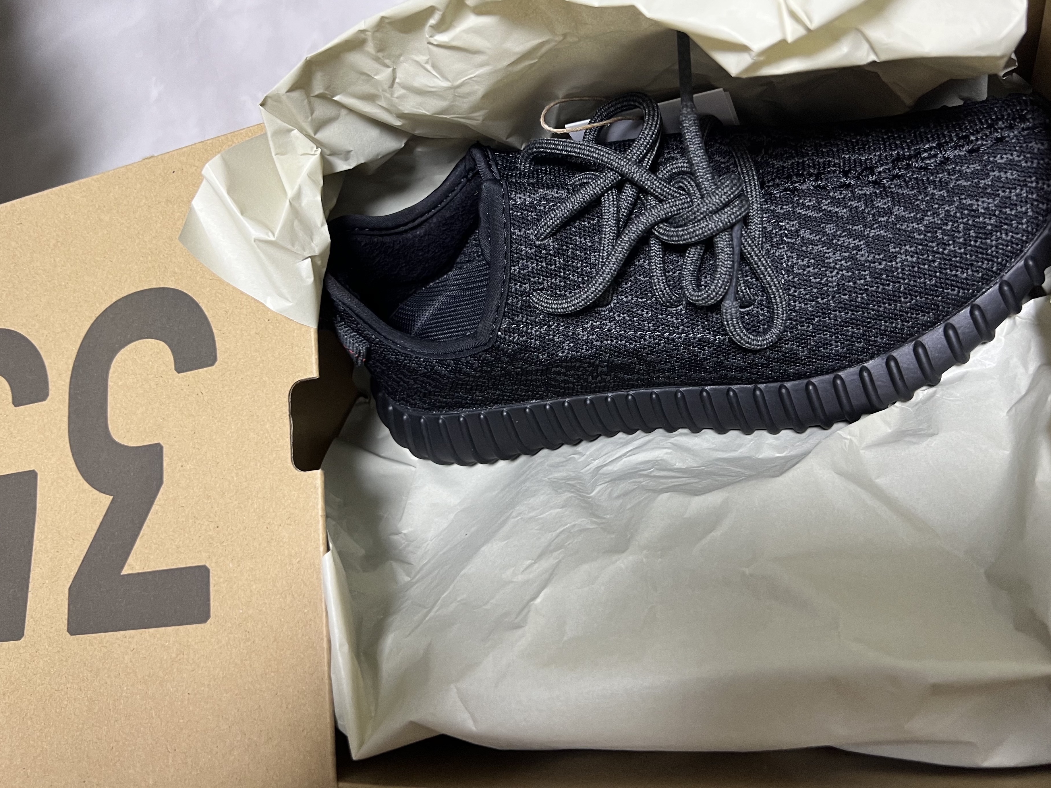 Adidas Yeezy Boost 350 Pirate Black 2023 착용 스타일