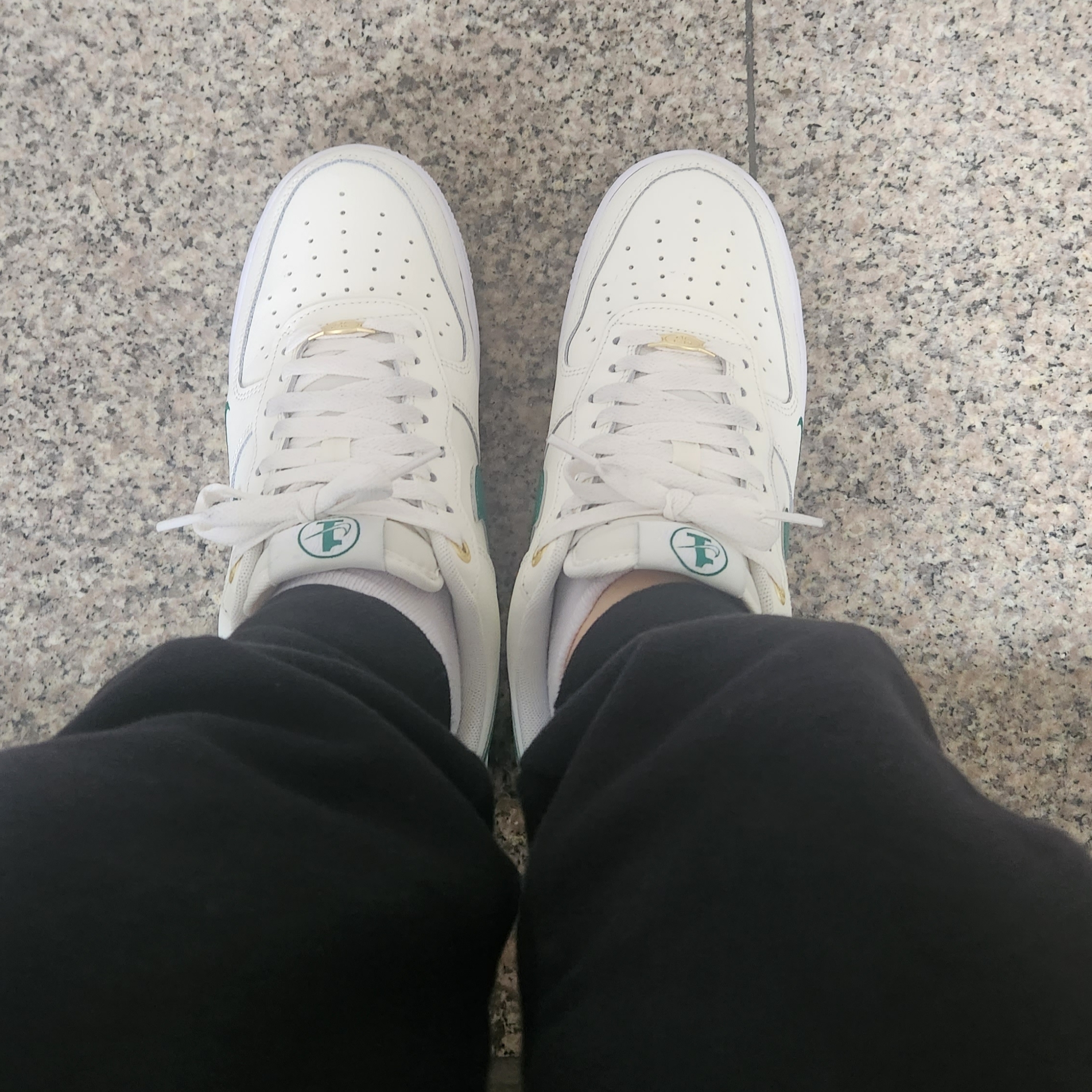 Nike Air Force 1 '07 LV8 40th Anniversary Join Forces Sail Malachite 착용 스타일 - 3