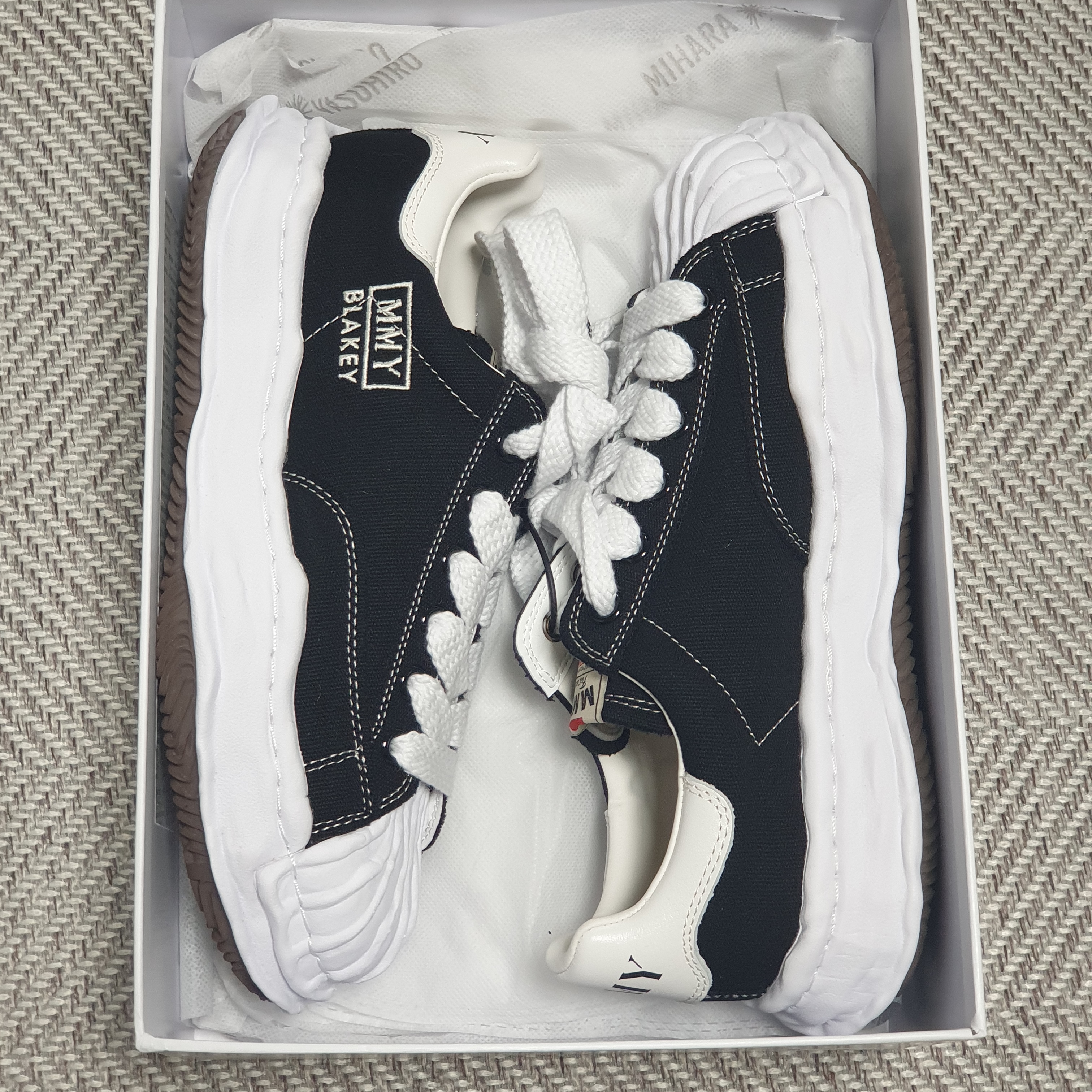 Maison Mihara Yasuhiro Blakey OG Sole Canvas Low-top Sneakers Black White 착용 스타일