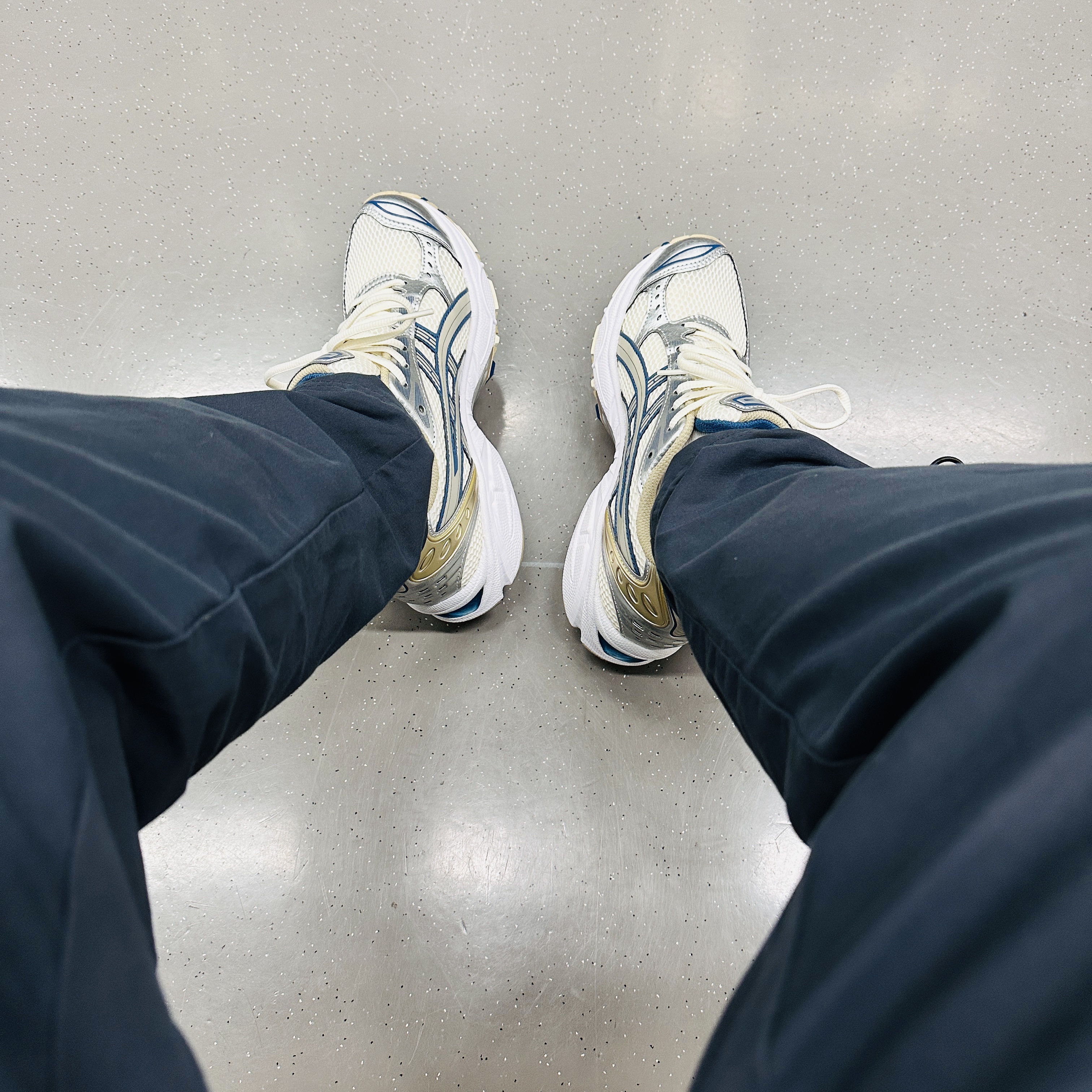Asics Gel-Kayano 14 Cream Pure Silver 착용 스타일