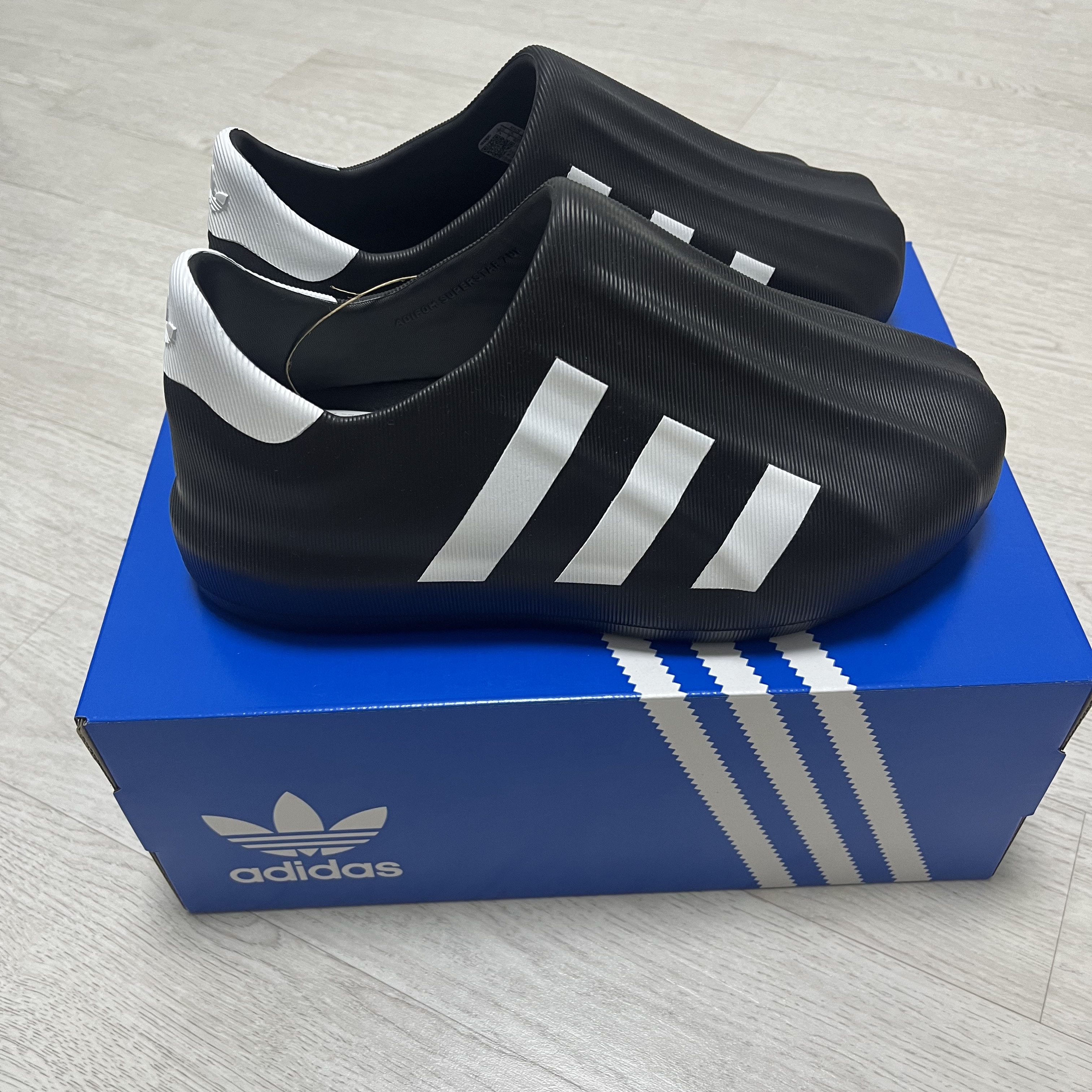 Adidas Adifom Superstar Core Black Cloud White 착용 스타일