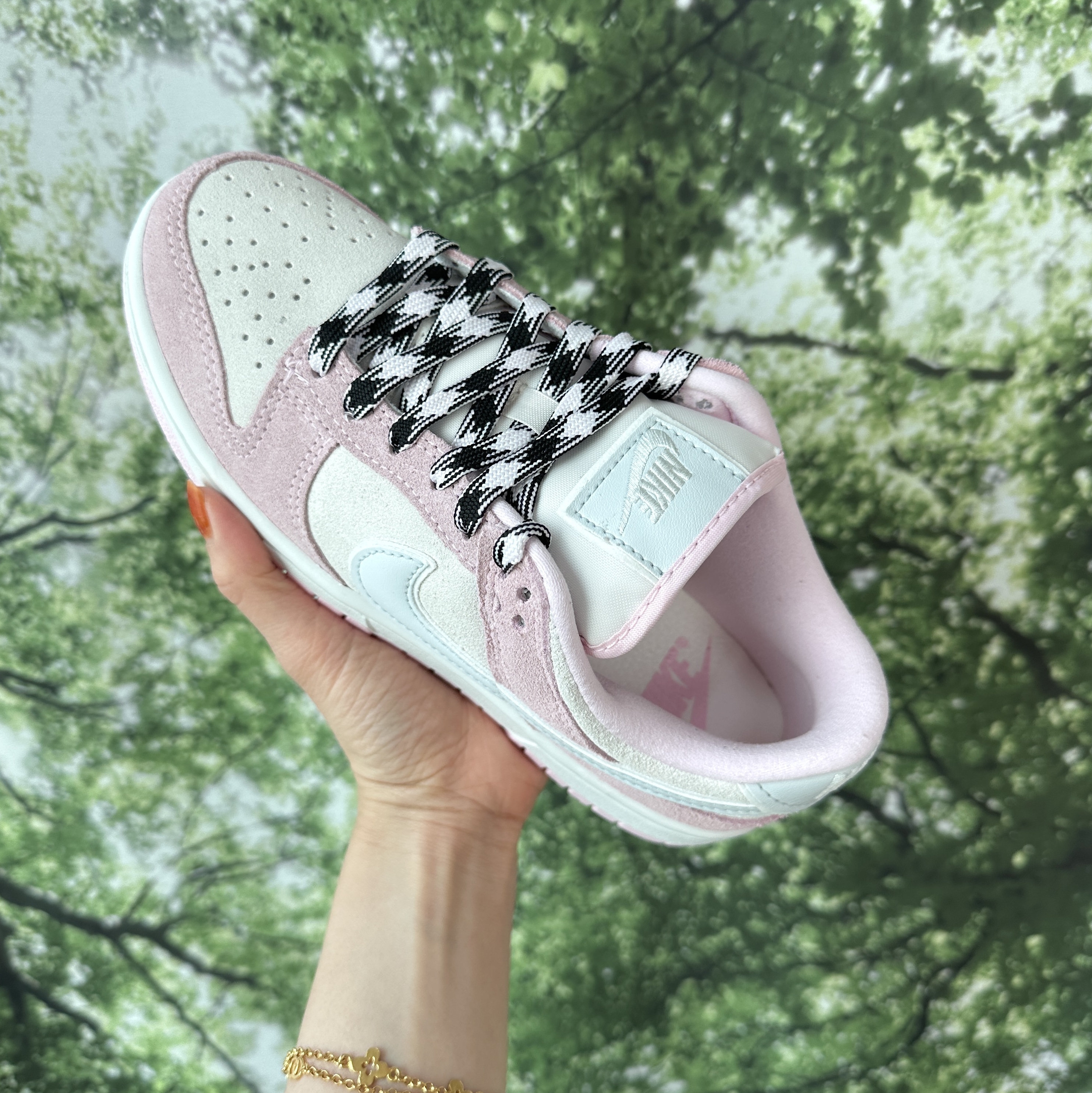 (W) Nike Dunk Low LX Pink Foam 착용 스타일 - 3