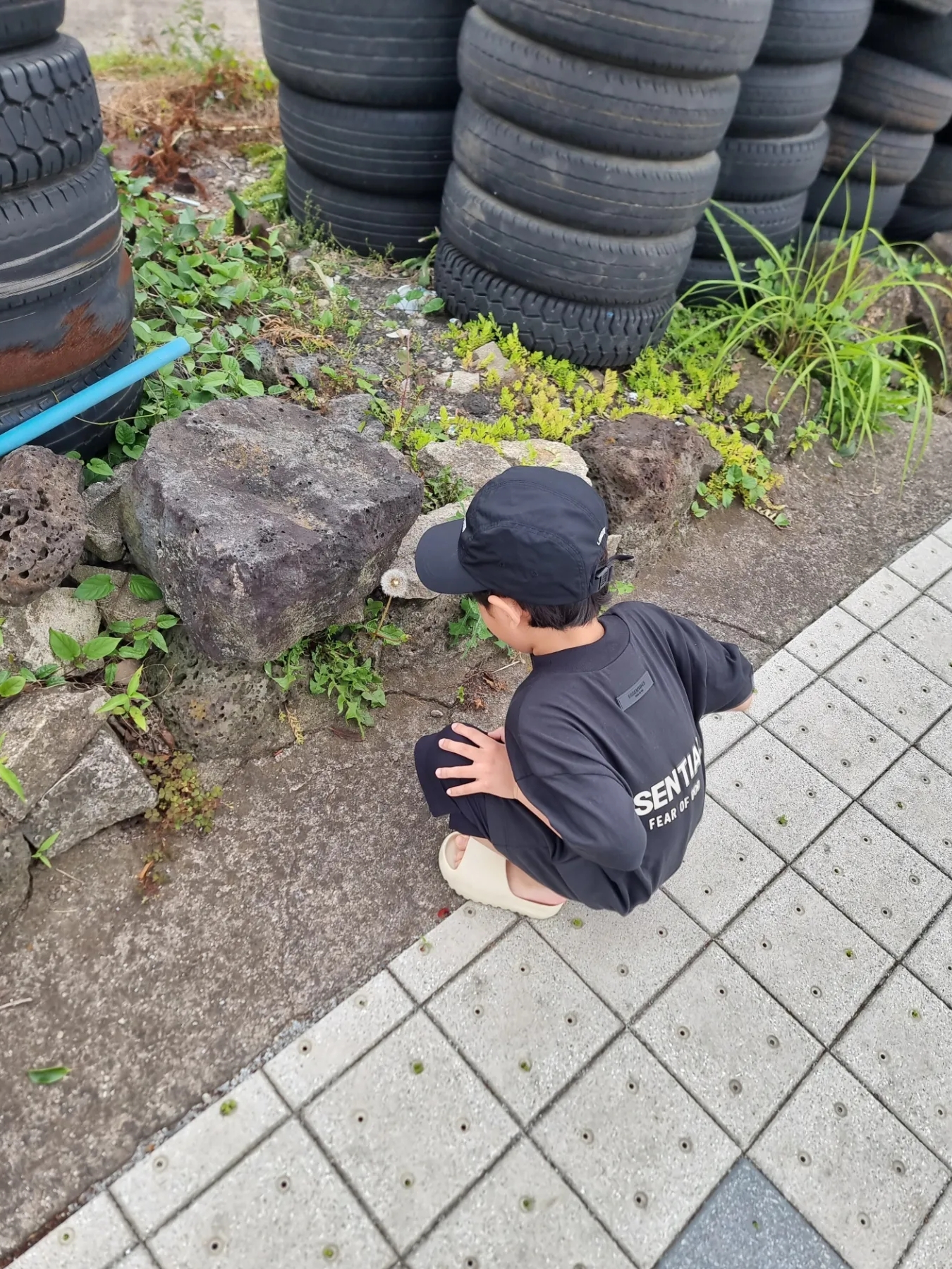 (Kids) Essentials The Core Collection T-Shirt Stretch Limo, (Kids) Adidas Yeezy Slide Bone 2022 착용 스타일 - 2