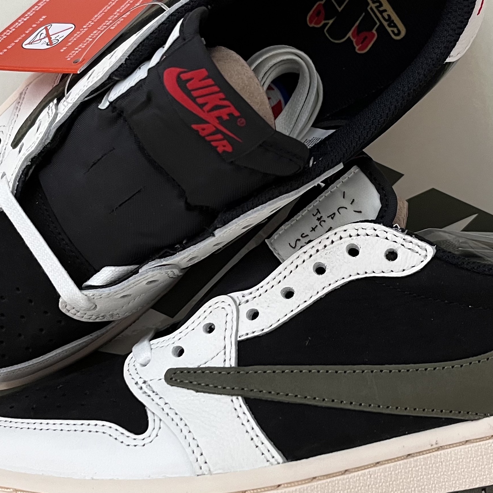 (W) Jordan 1 x Travis Scott Retro Low OG SP Medium Olive 착용 스타일 - 1