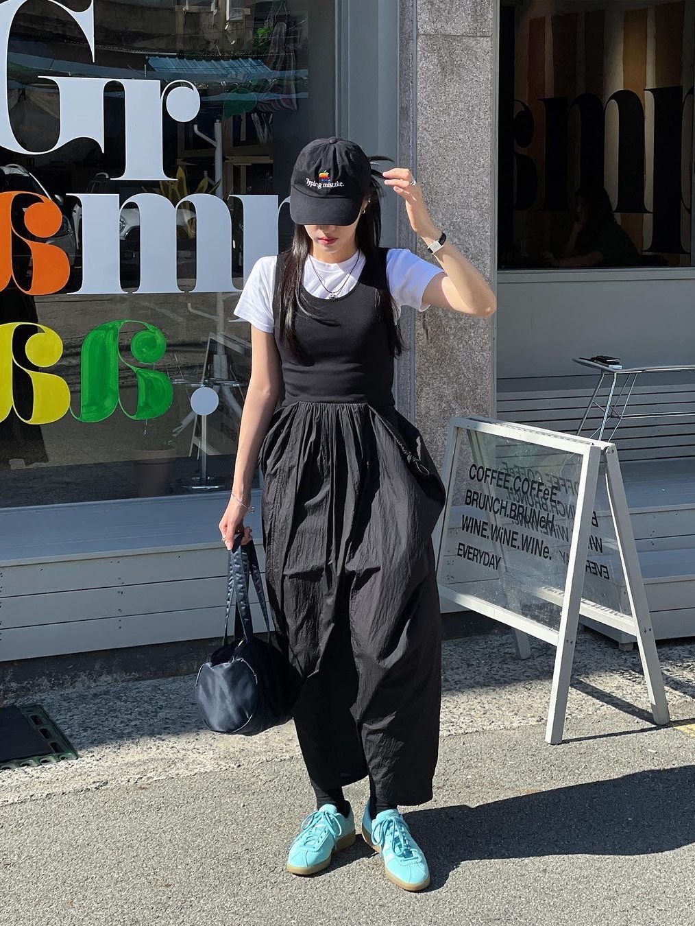 Typing Mistake Sorry Embroidery Ball Cap Black - 22FW, Typing Mistake Sorry Embroidery Ball Cap Ivory Navy - 22FW 착용 스타일 - 1