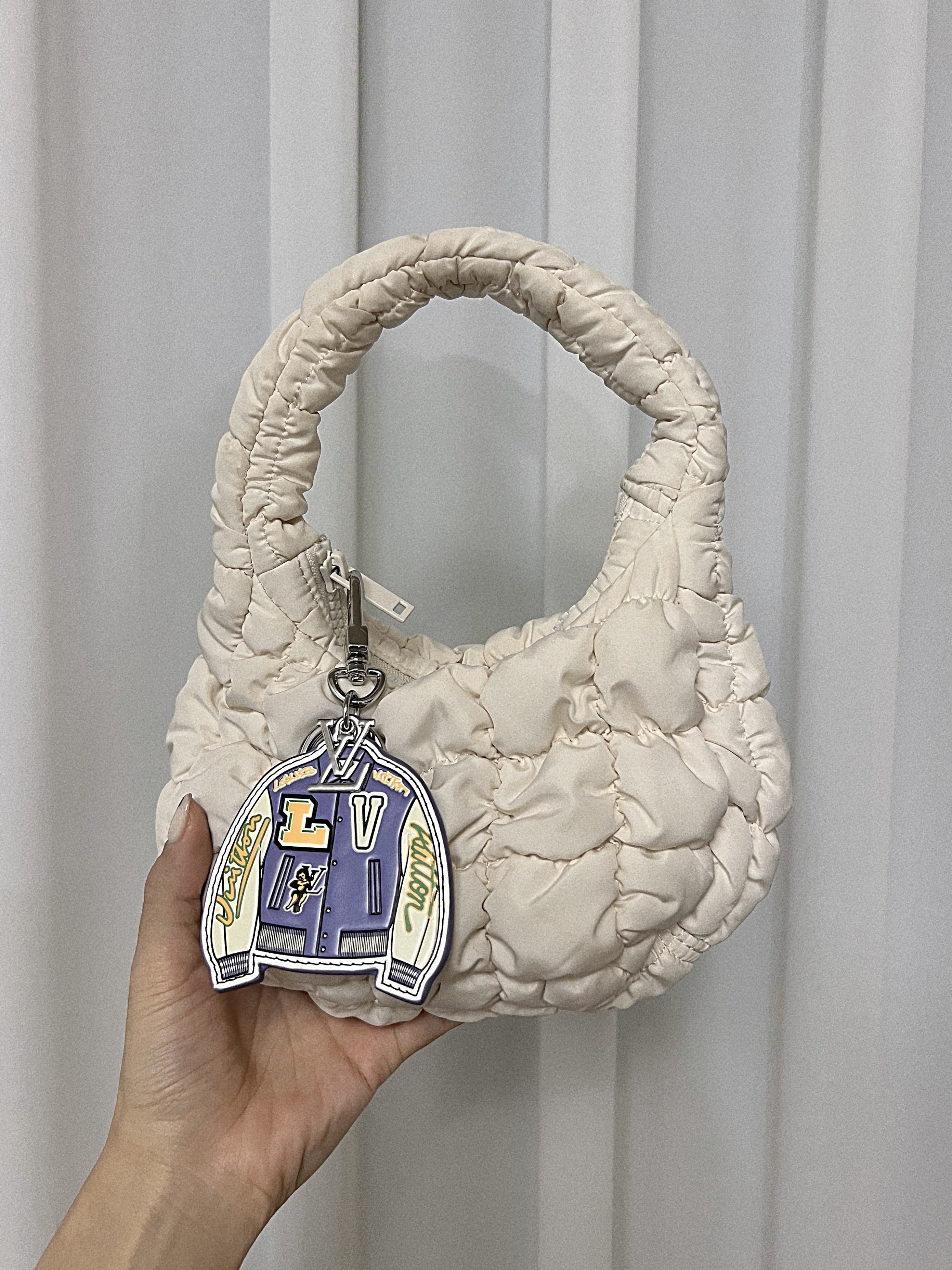 COS Quilted Micro Bag Off White 착용 스타일