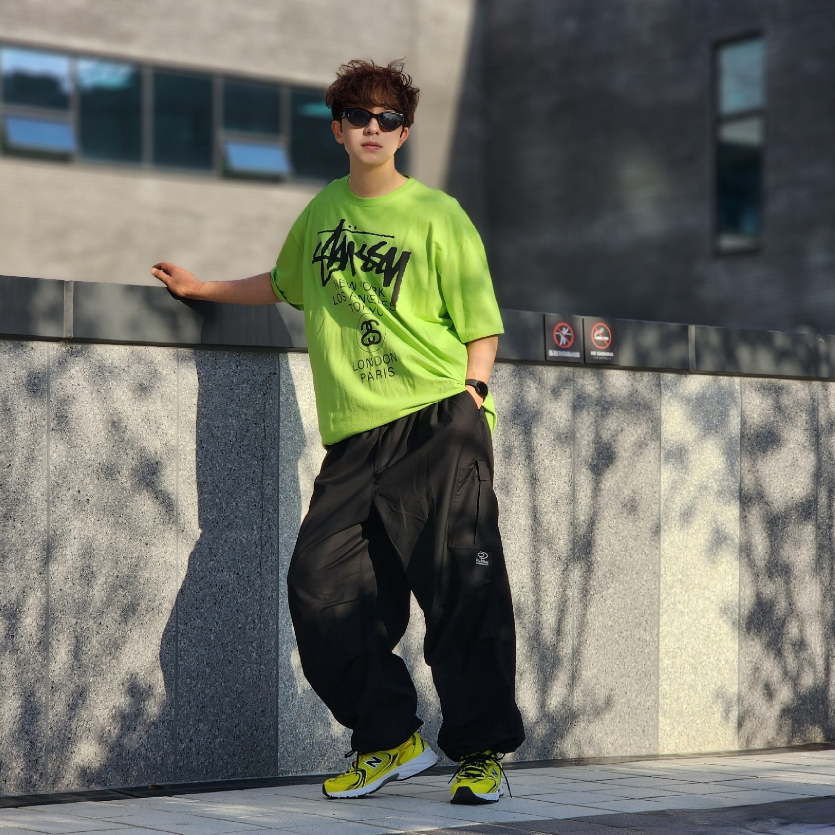 Stussy World Tour T-Shirt Tea 2023, New Balance 530 Yellow 착용 스타일 - 4