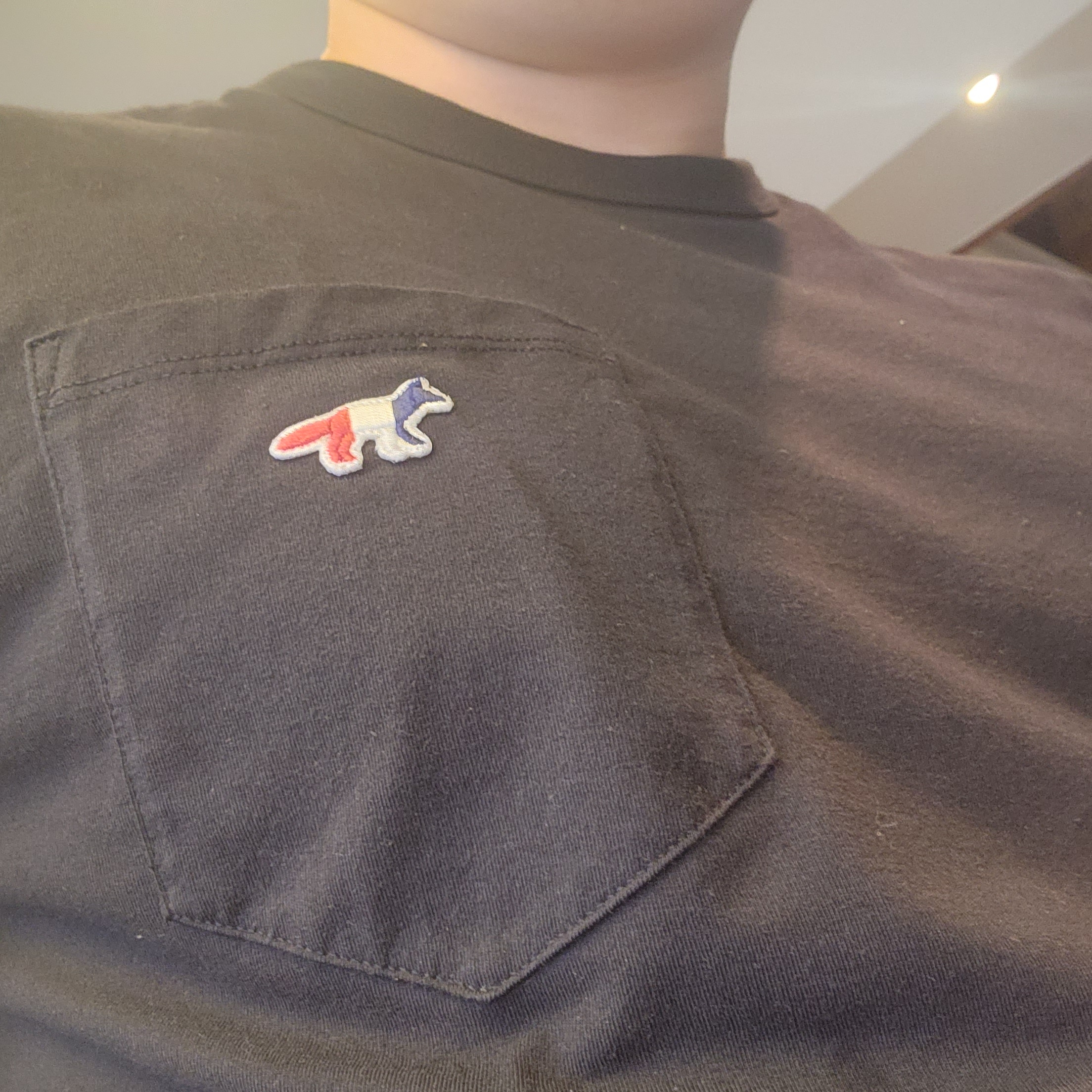 Maison Kitsune Tricolor Fox Patch Classic Pocket T-Shirt Black 착용 스타일
