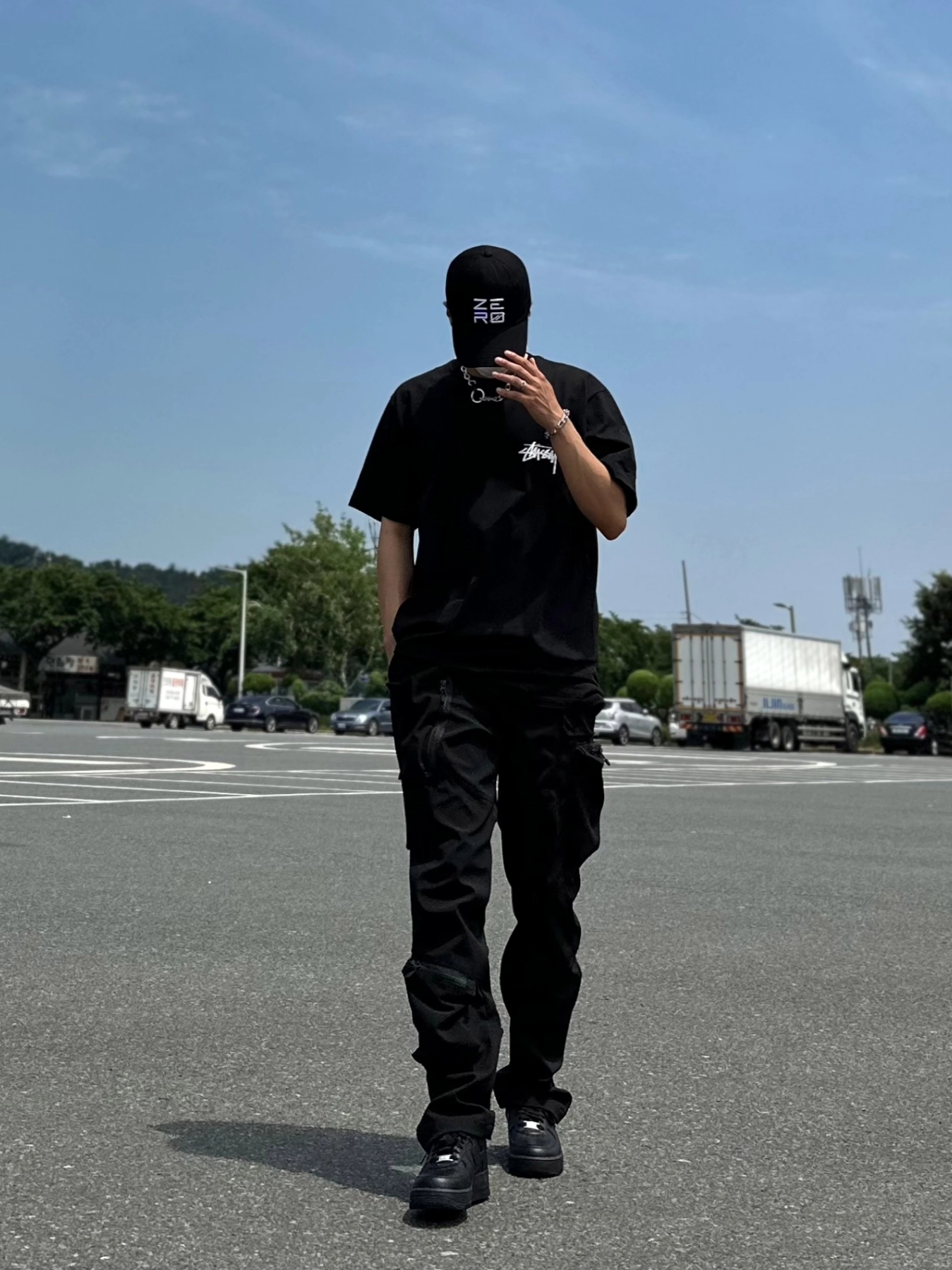 Nike x Supreme Air Force 1 Low Black, Stussy Shattered T-Shirt Black 착용 스타일 - 3