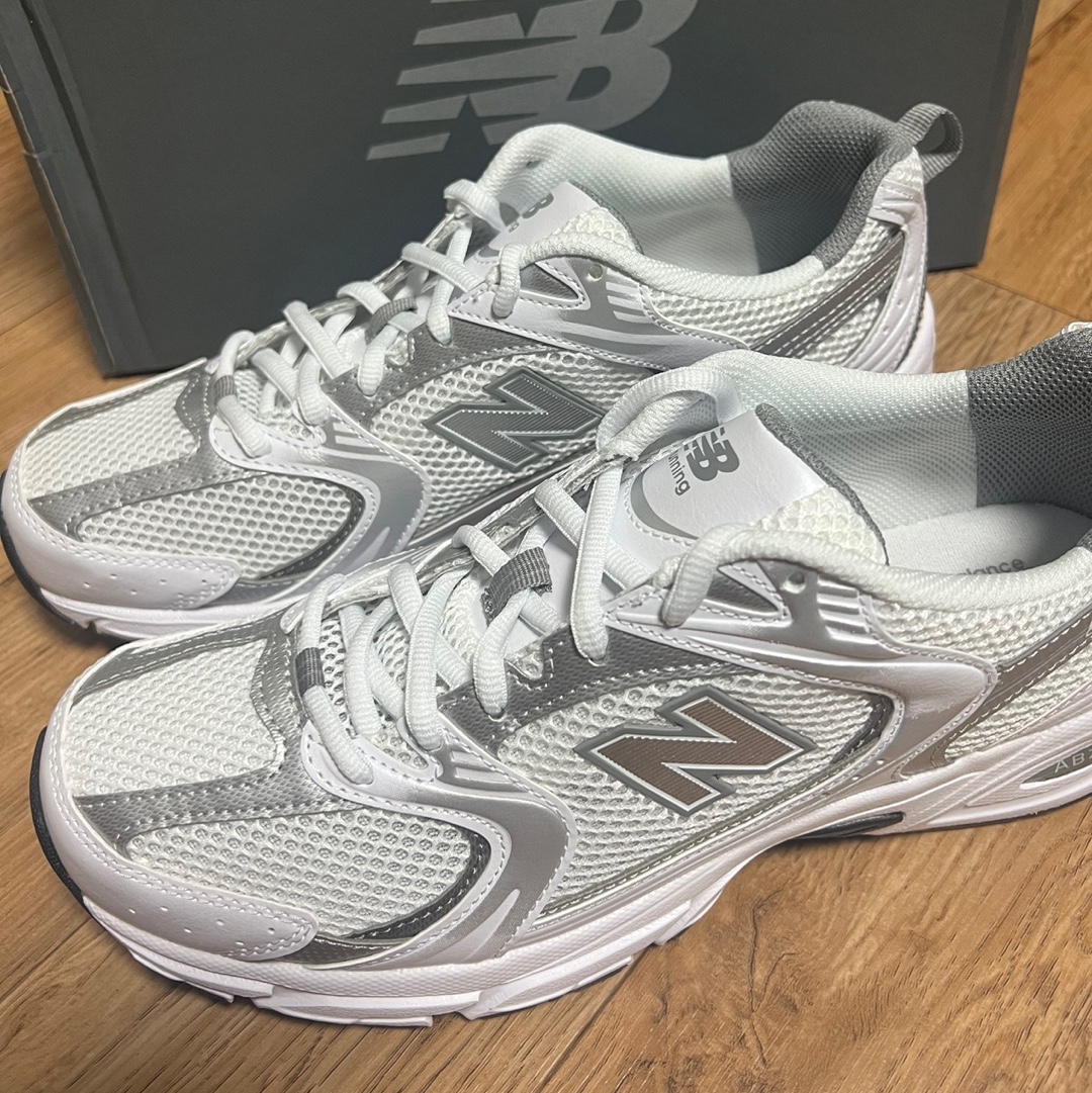 New Balance 530 White Silver 착용 스타일