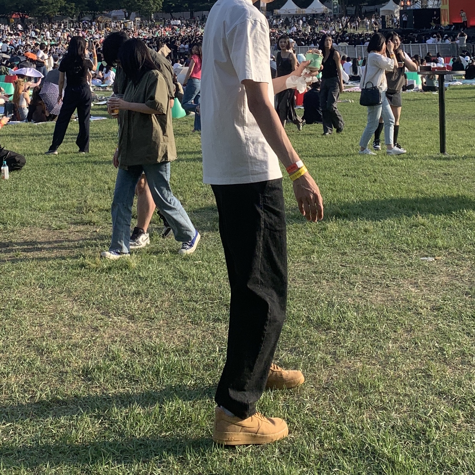 Nike Air Force 1 '07 WB Flax 착용 스타일