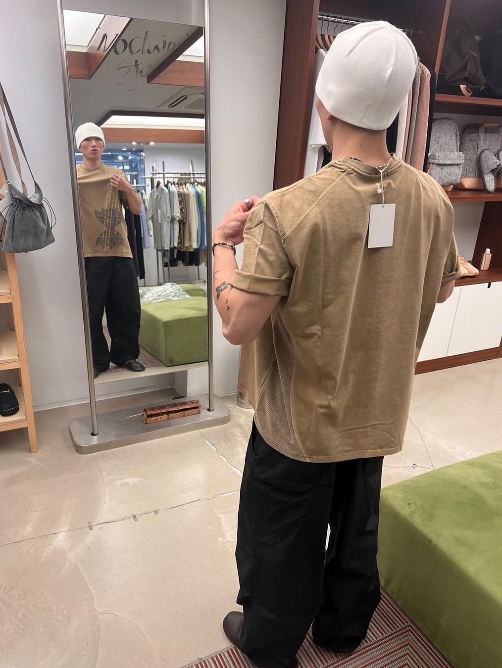 Ignota Core:5 Harmonia Short Sleeve T-Shirt Camel, Ignota Core:5 Harmonia Short Sleeve T-Shirt Brown 착용 스타일