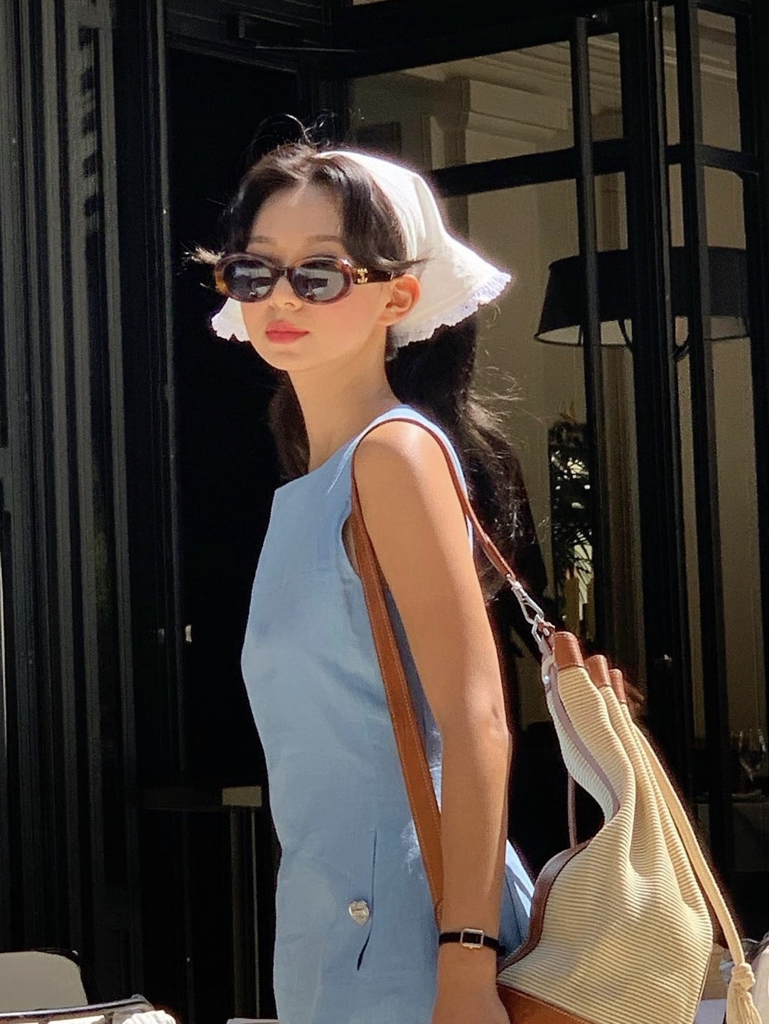 (W) Celine Triomphe 01 Sunglasses in Acetate Blonde Havana, [KREAM 단독] STU Women Buttoned Linen Dress Sky Blue 착용 스타일 - 1