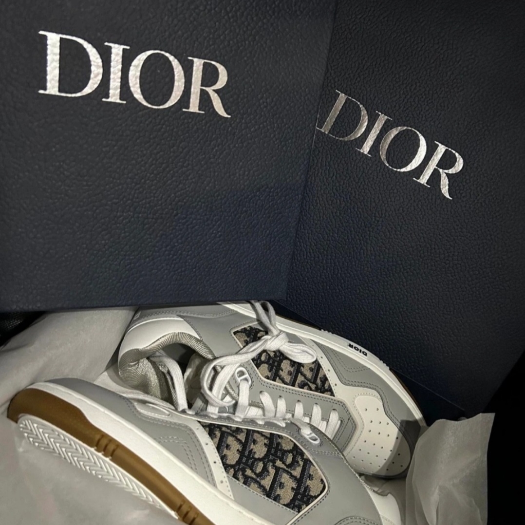 Dior B27 Low-Top Sneakers Gray 착용 스타일