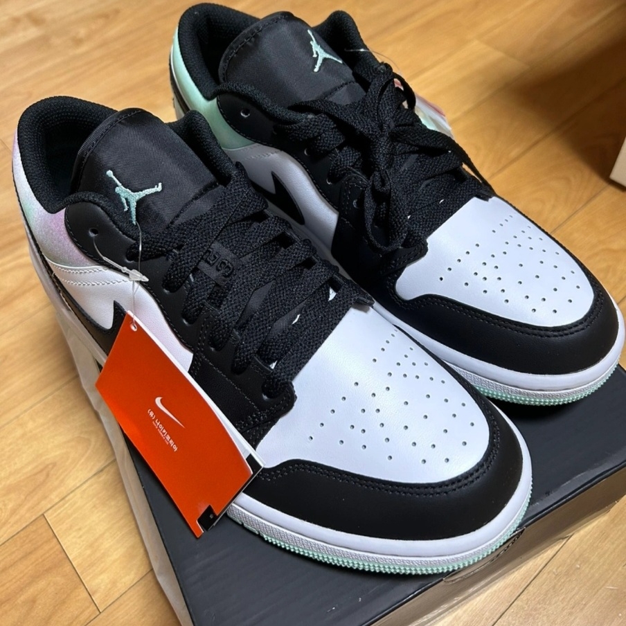 Jordan 1 Low SE White Black Tie-Dye 착용 스타일 - 1