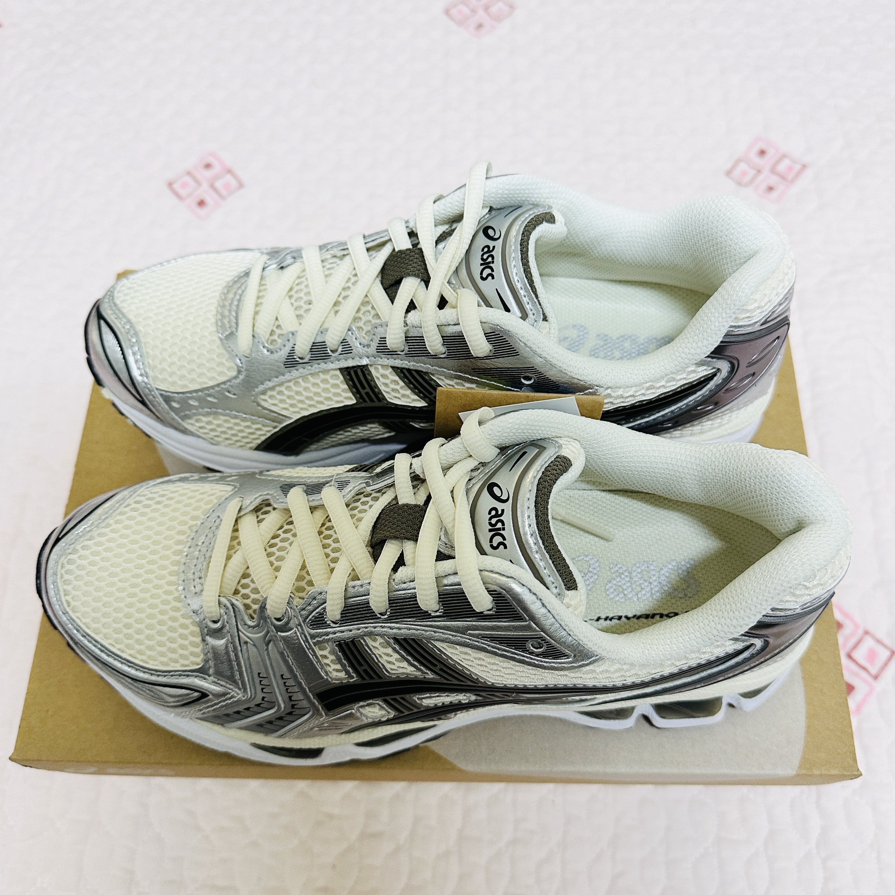 Asics Gel-Kayano 14 Cream Black 착용 스타일 - 2