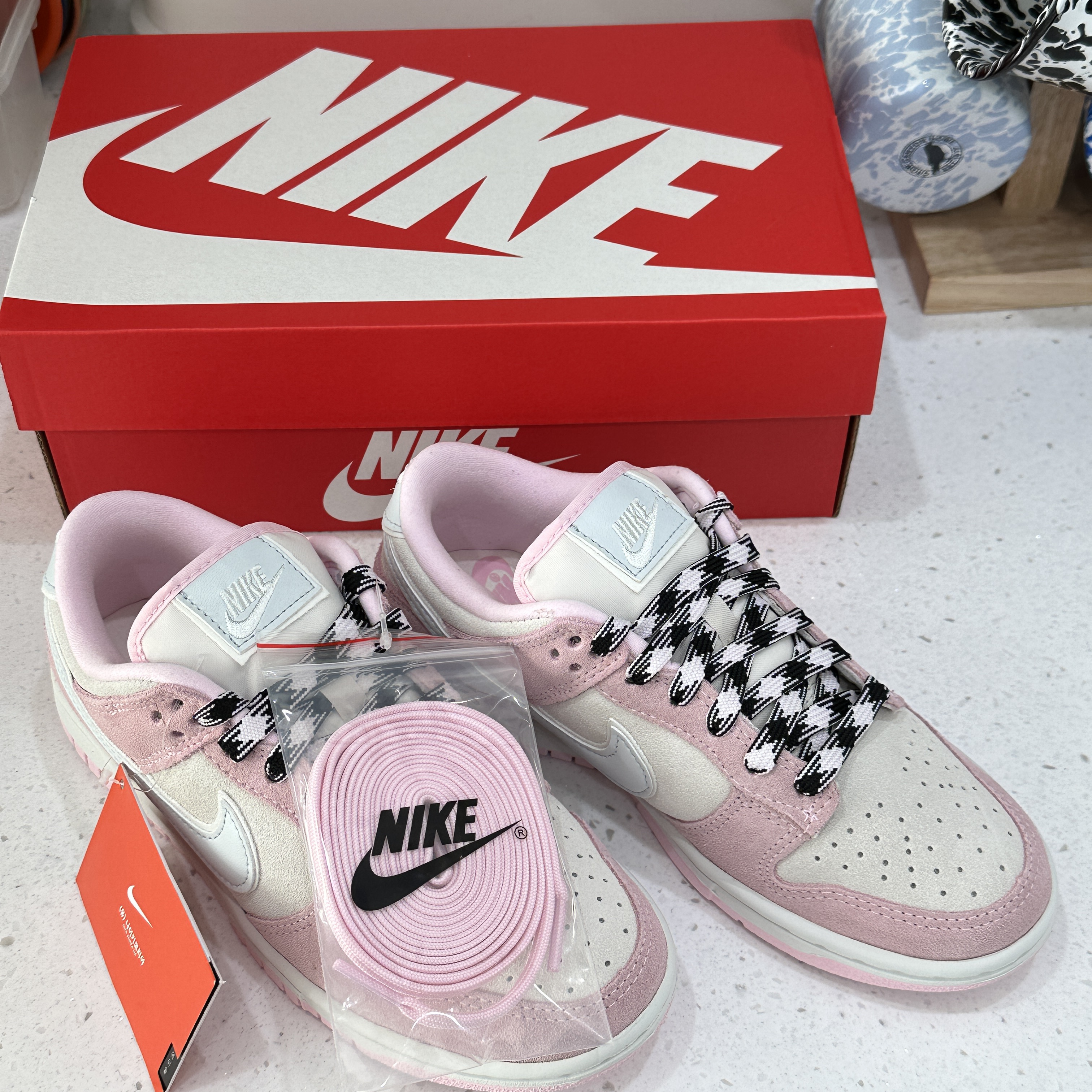 (W) Nike Dunk Low LX Pink Foam 착용 스타일 - 1