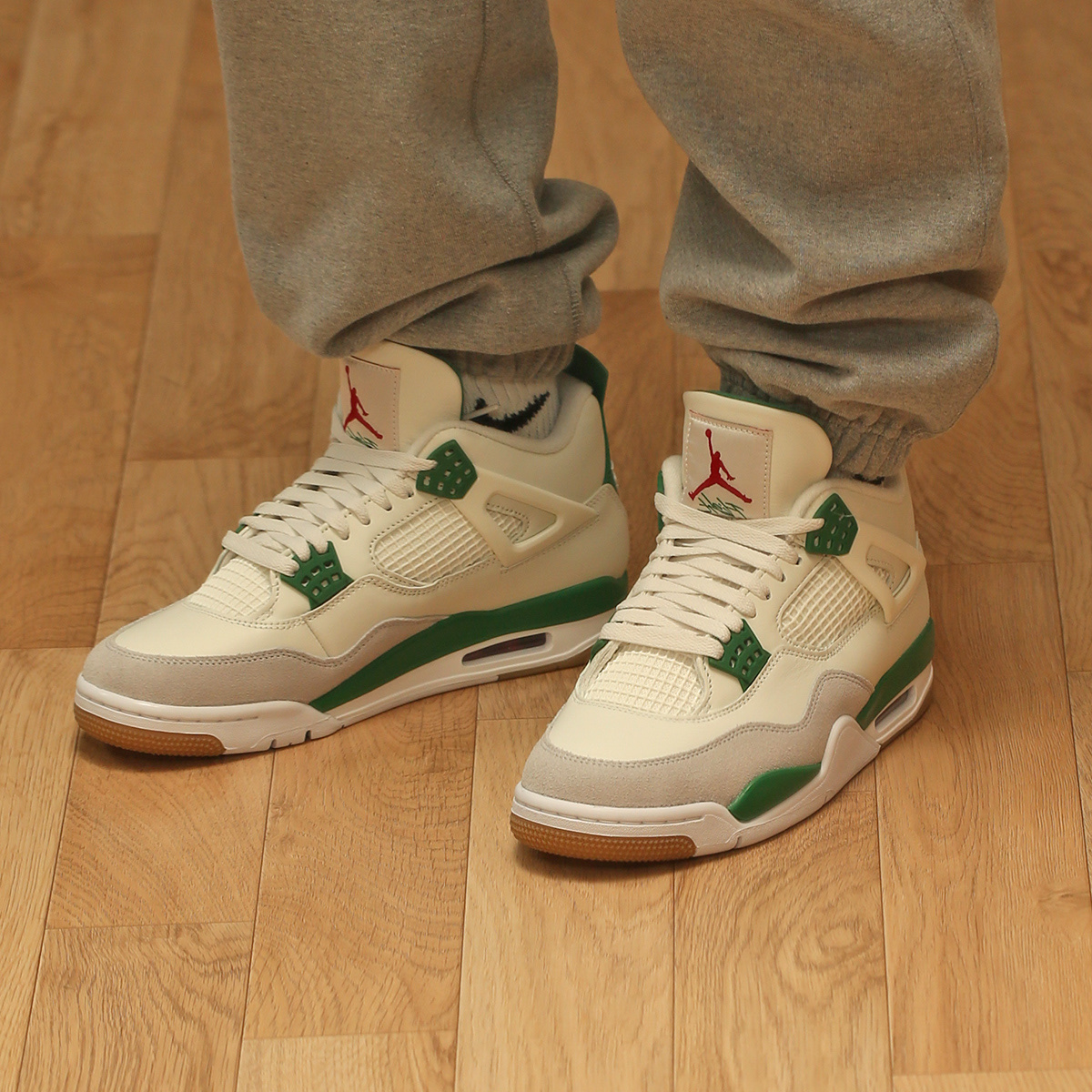 Jordan 4 x Nike SB Retro SP Pine Green 착용 스타일 - 2