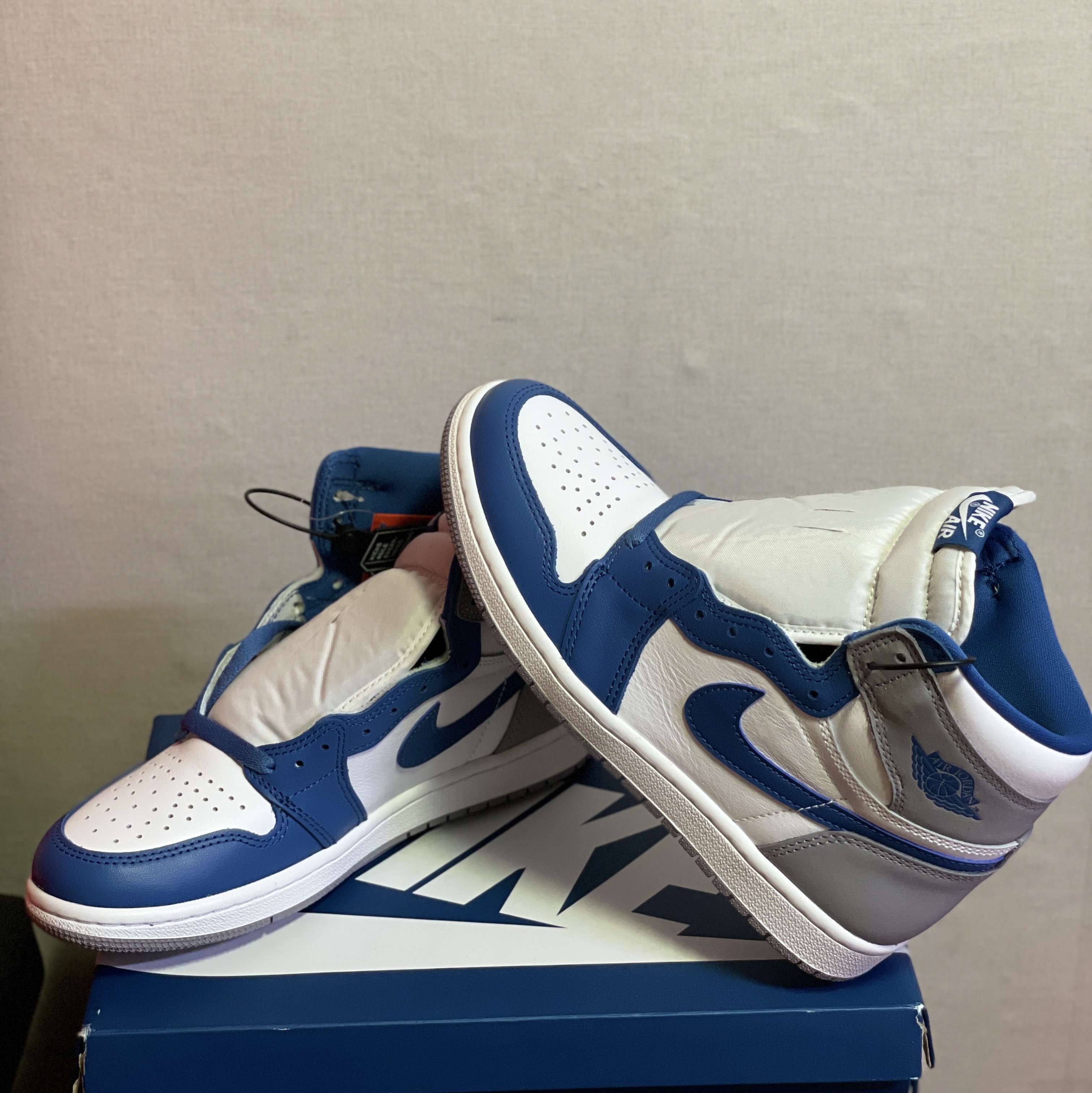 Jordan 1 Retro High OG True Blue 착용 스타일 - 2