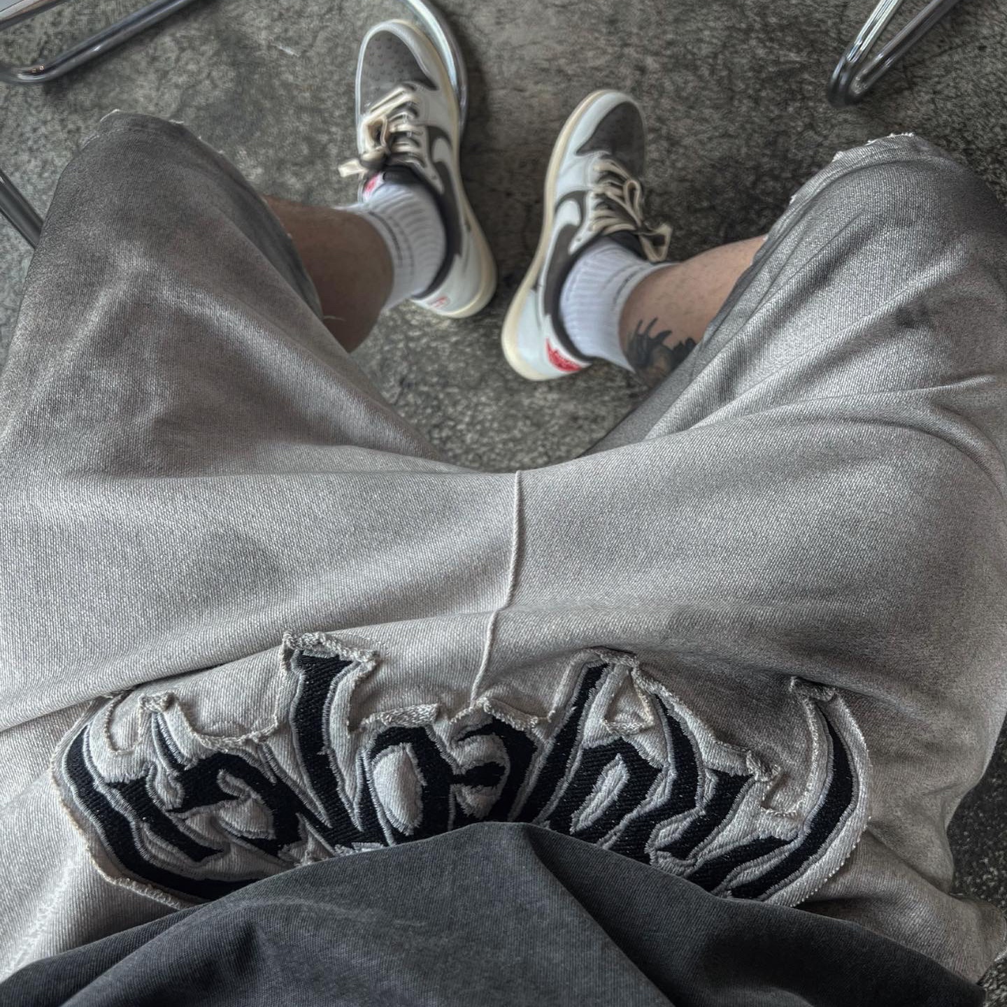 Project G/R Furious Logo Applique Shorts Grey - 10 Corso Como Exclusive, IAB Studio Pigment T-Shirt Black 착용 스타일 - 2