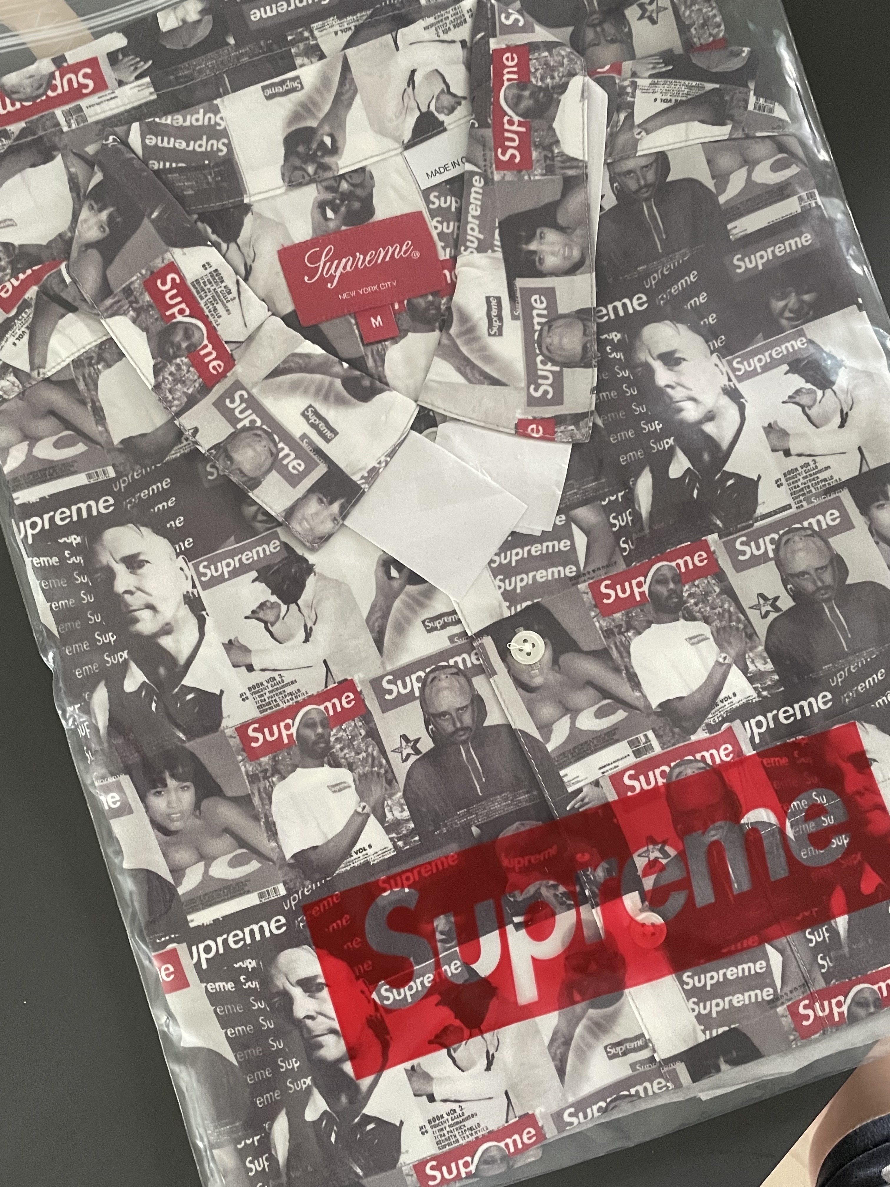Supreme Magazine S/S Shirt Grey - 23SS 착용 스타일