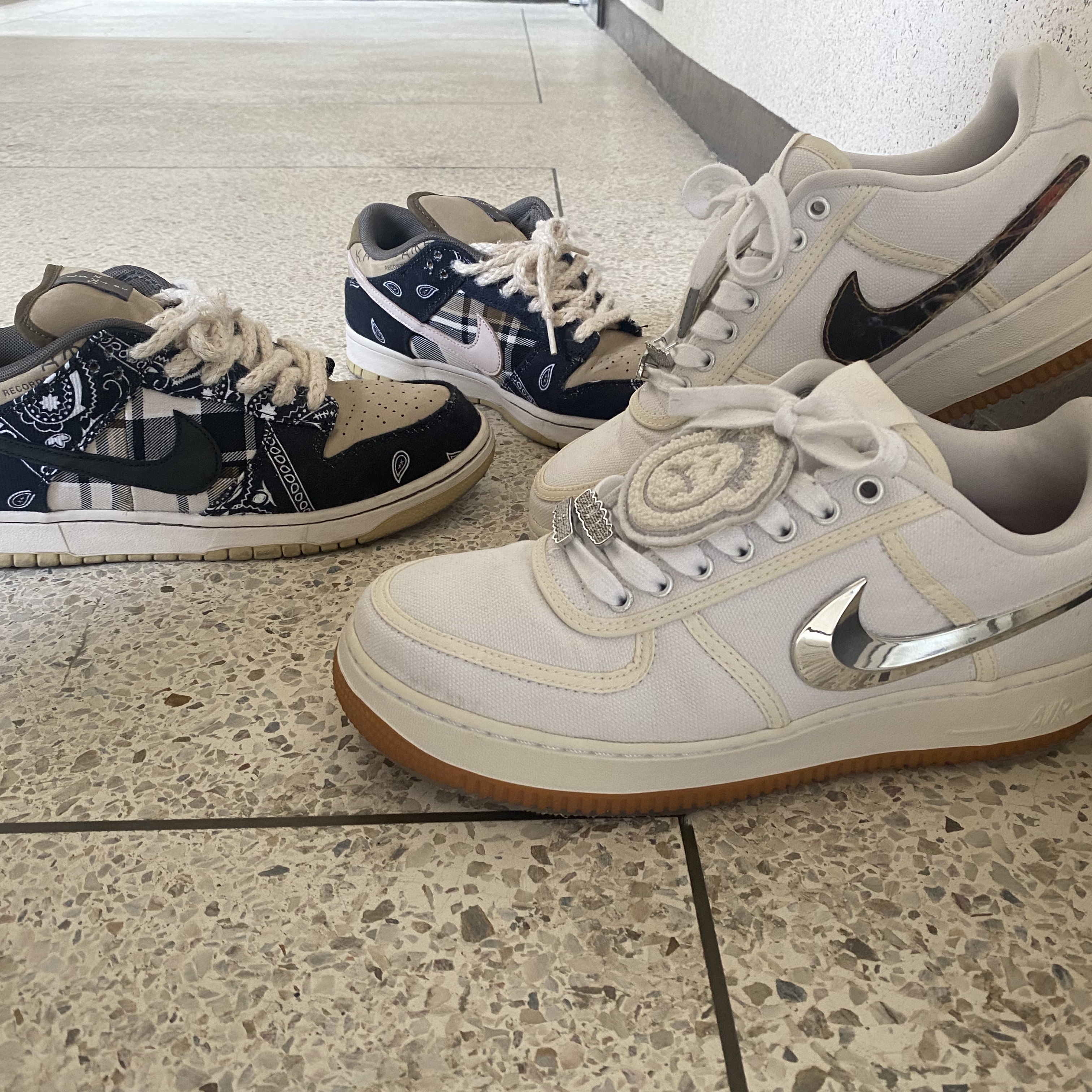 Nike x Travis Scott SB Dunk Low, Nike x Travis Scott Air Force 1 Low White 착용 스타일