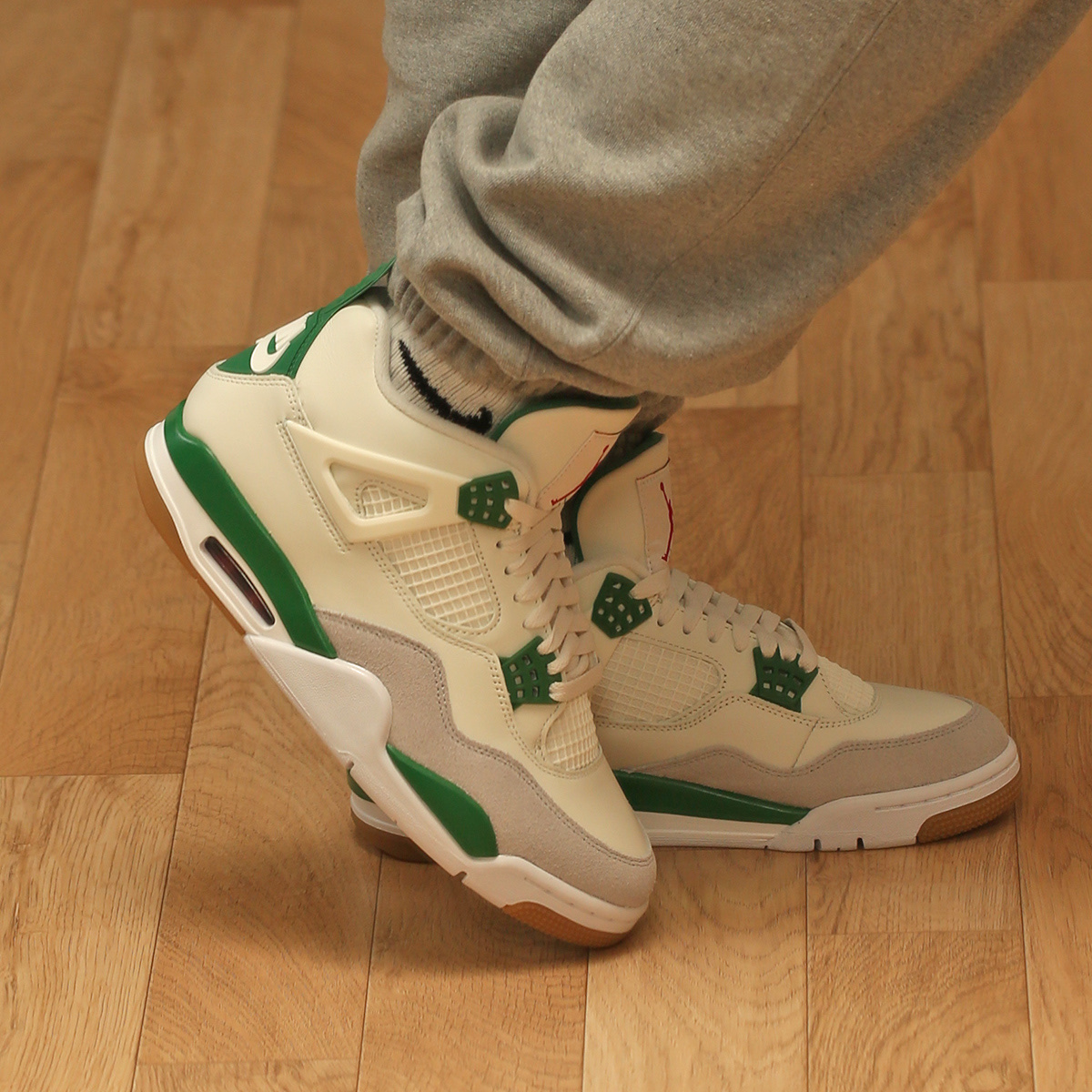 Jordan 4 x Nike SB Retro SP Pine Green 착용 스타일 - 5