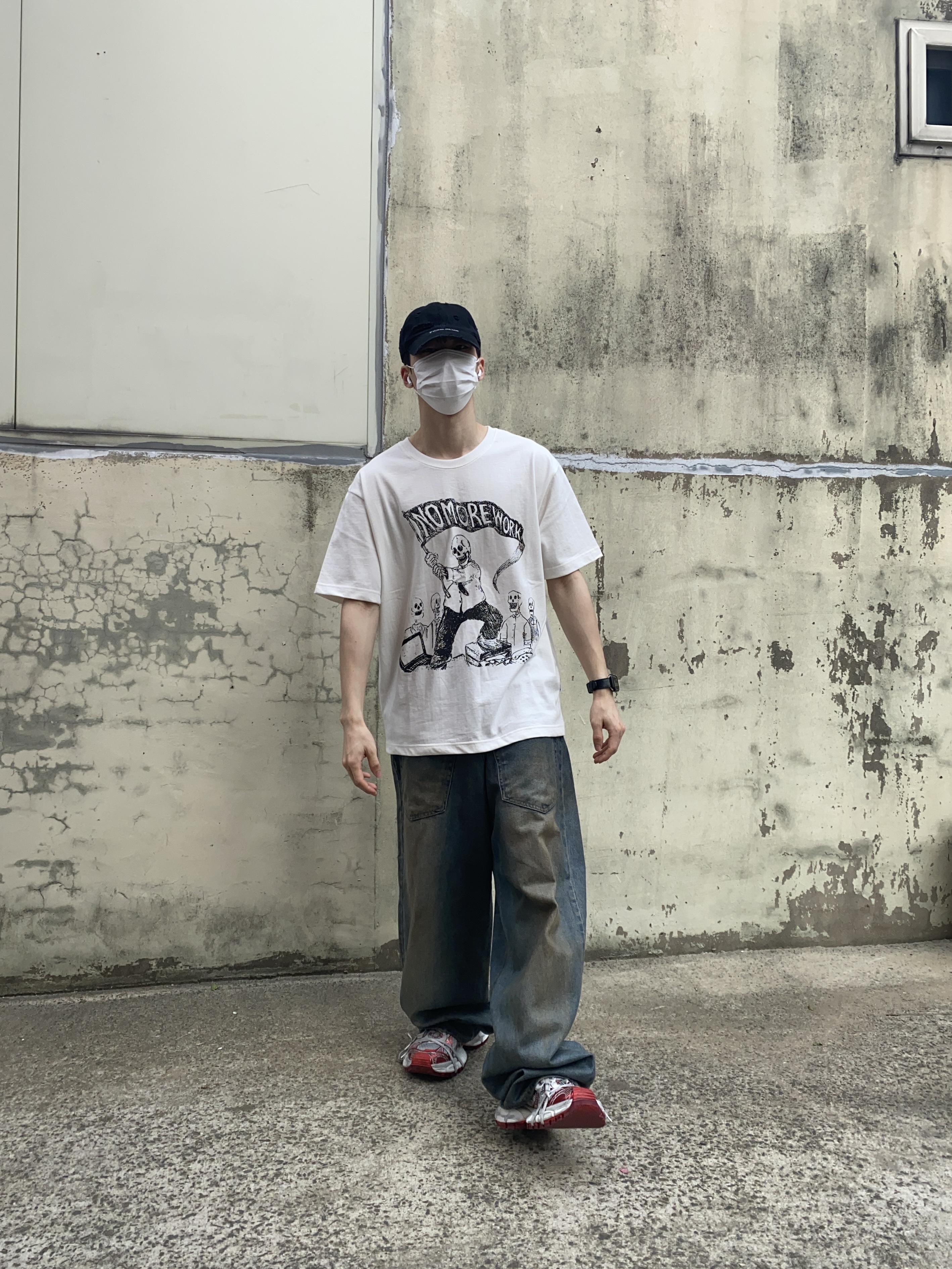 Balenciaga 3XL Sneakers White Red, Project G/R Coated Backward Denim Pants Blue 착용 스타일 - 2
