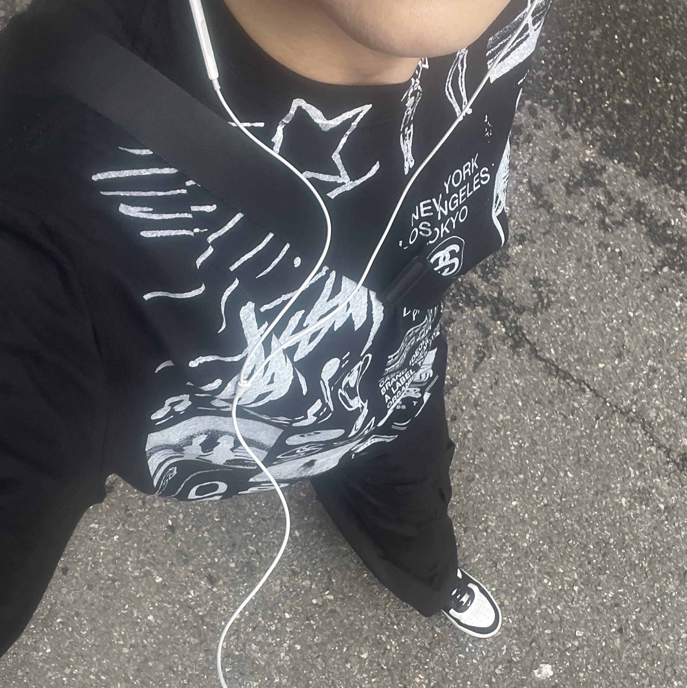 Stussy Sara T-Shirt Black, Nike Air Force 1 '07 Black White 착용 스타일