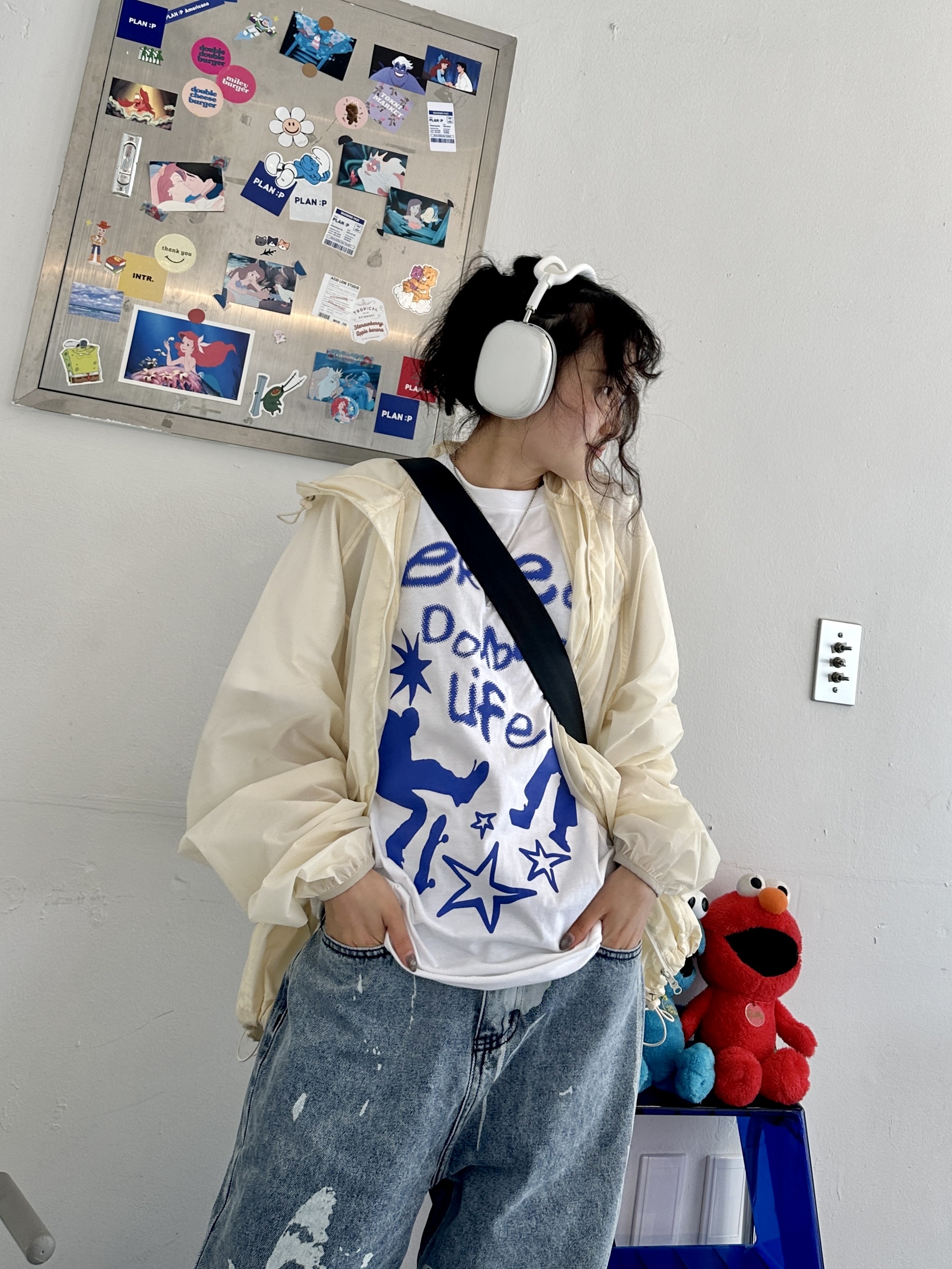 Apple AirPods Max Lightning Silver (Korean Ver.), (W) Nike Air Force 1 '07 Low White 착용 스타일 - 1