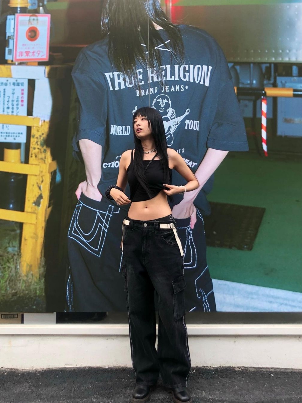 True Religion Bullet Pocket Denim Pants Black 착용 스타일 - 1
