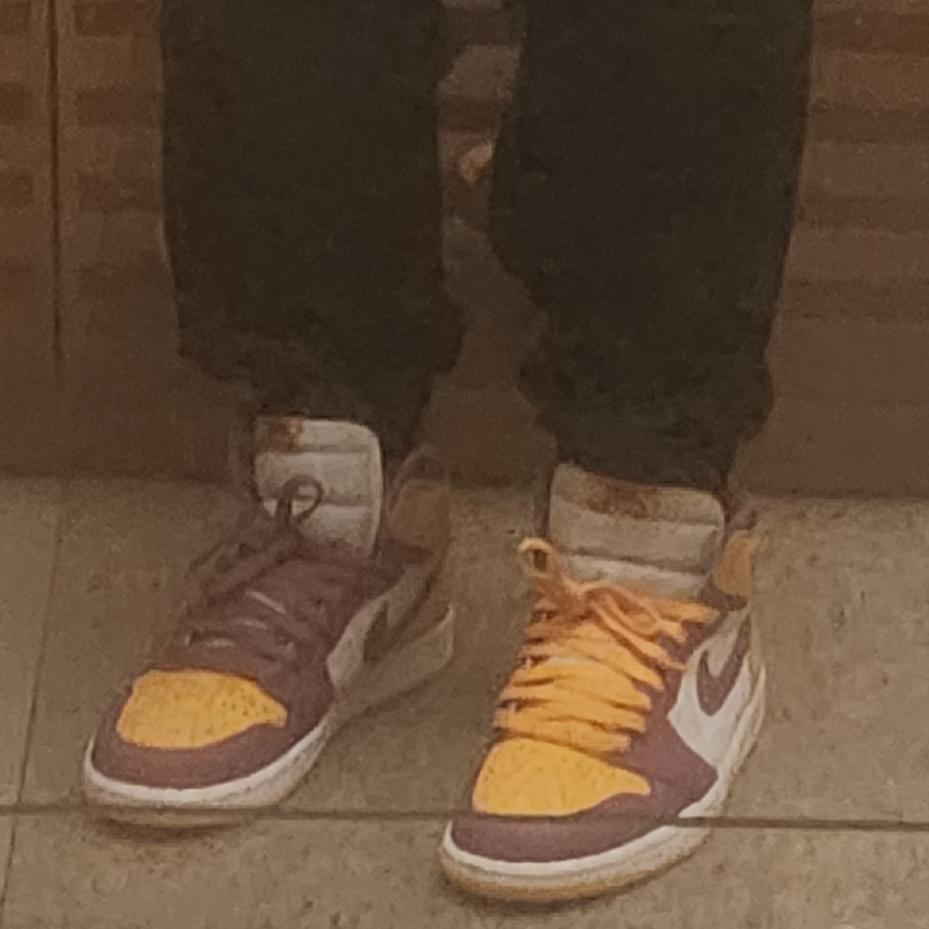 Jordan 1 Retro High OG University Gold Light Bordeaux 착용 스타일
