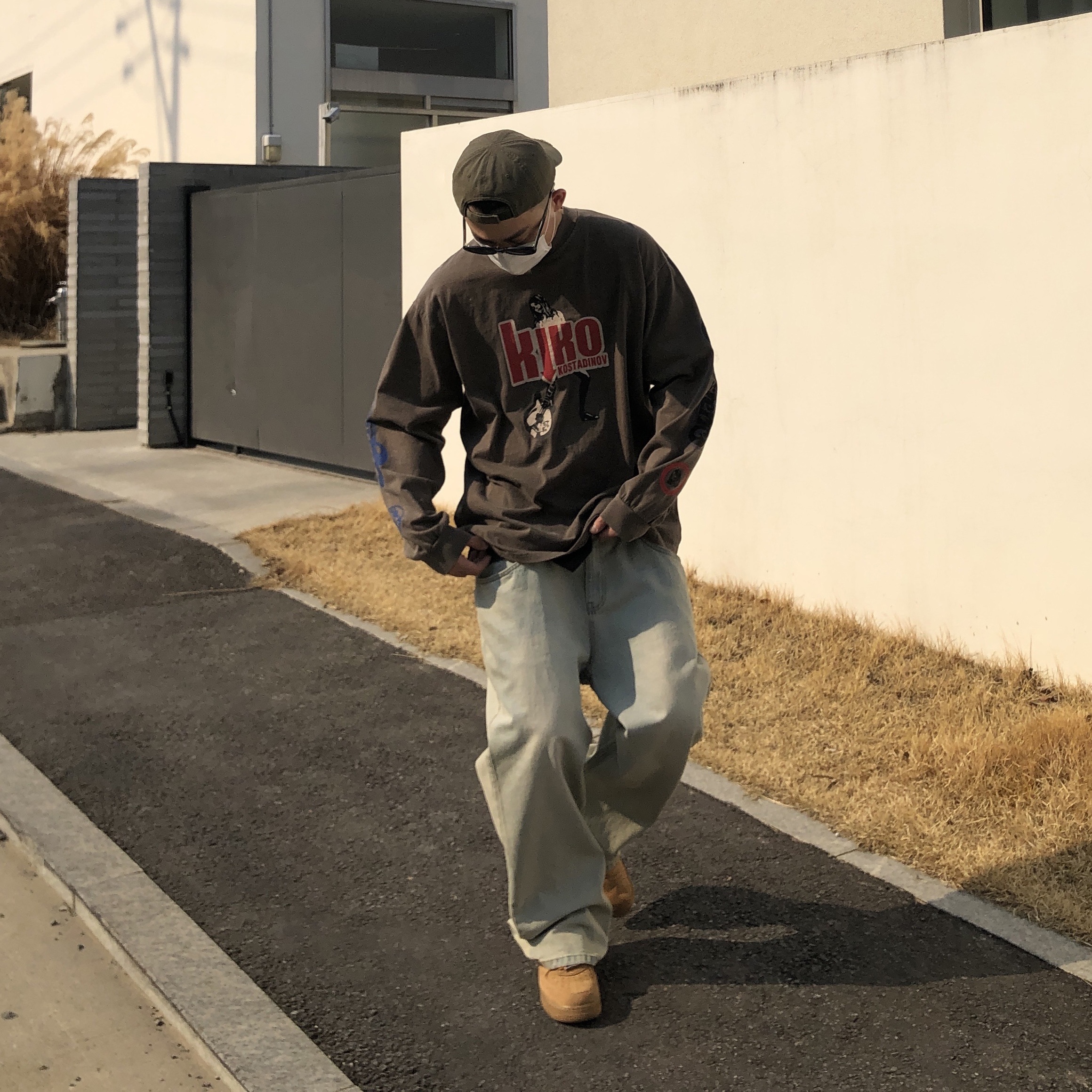 (W) Balenciaga Political Campaign Destroyed Cap Khaki, Nike x Supreme Air Force 1 Low Flax 착용 스타일 - 3