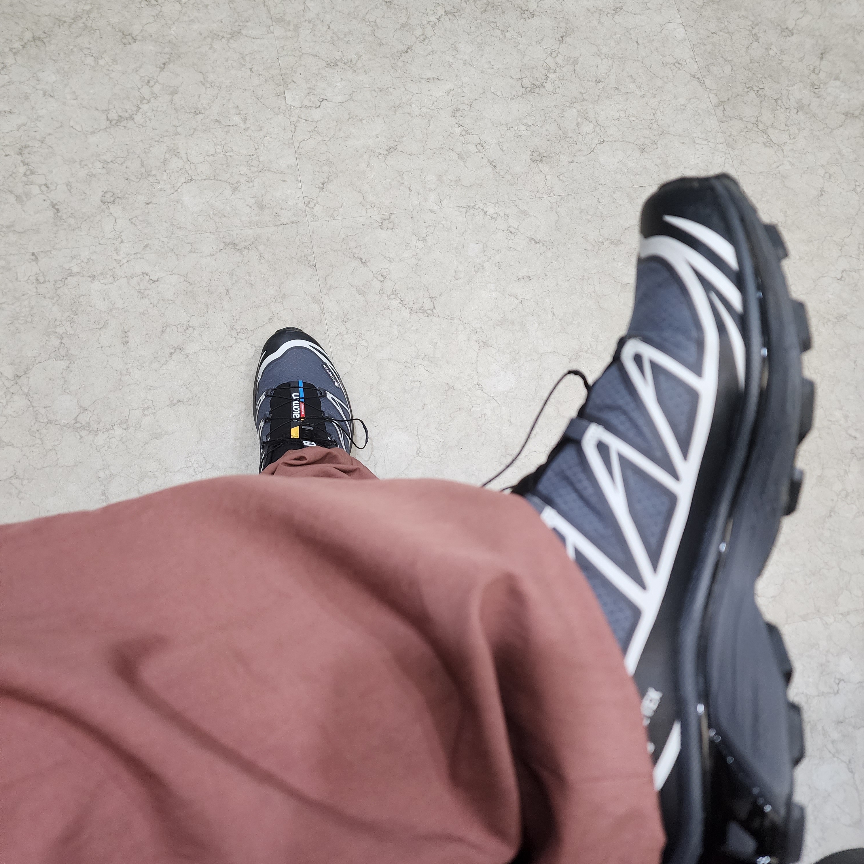 Salomon XT-6 Gore-Tex Black Ebony 착용 스타일