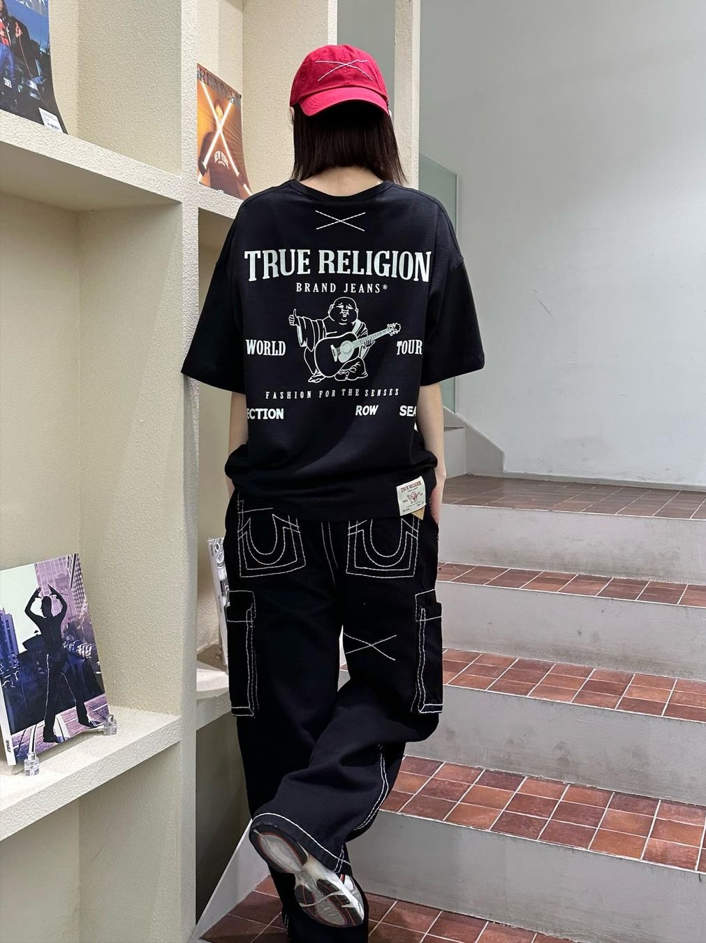 True Religion Origin Logo T-Shirt Black, True Religion Classic Cargo Pants Mk-1 Black 착용 스타일 - 1