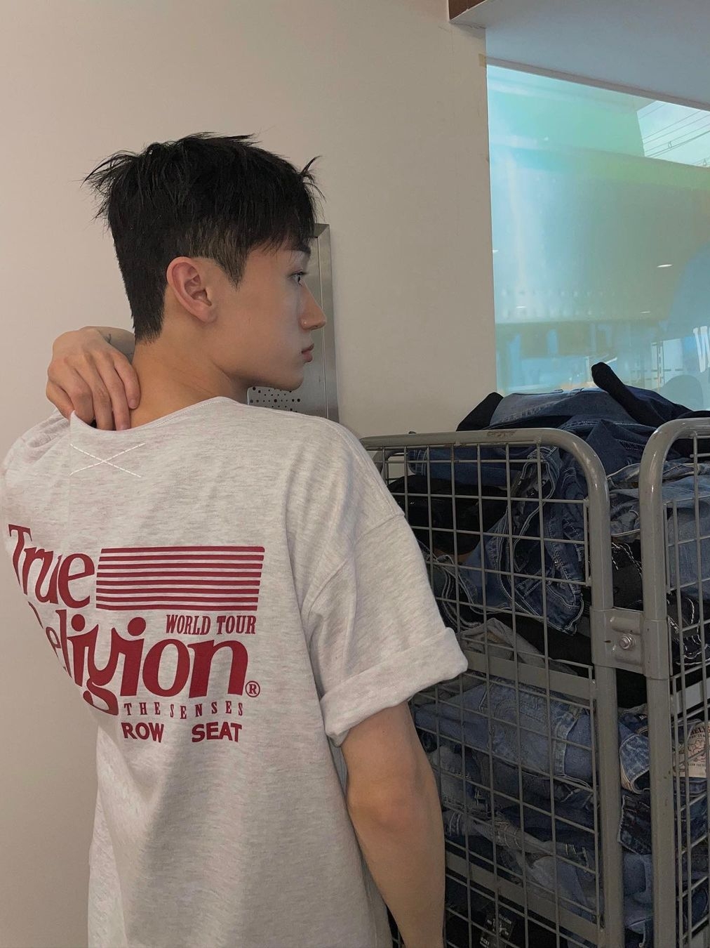 True Religion Vision Logo T-Shirt Melange Grey, True Religion Vision Logo T-Shirt White 착용 스타일