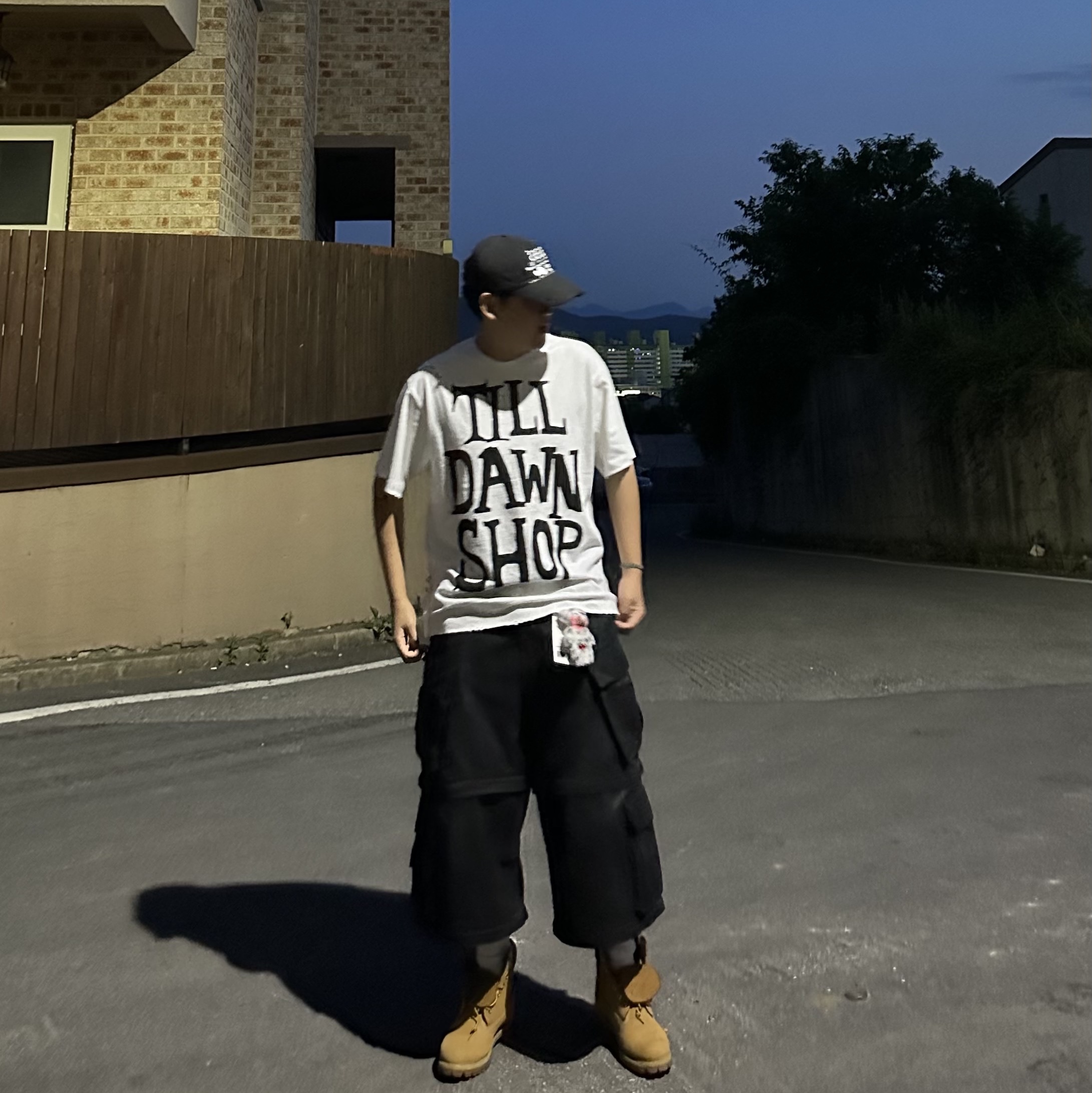 Project G/R Oversized Convertible Cargo Pants Coated Black 착용 스타일 - 1